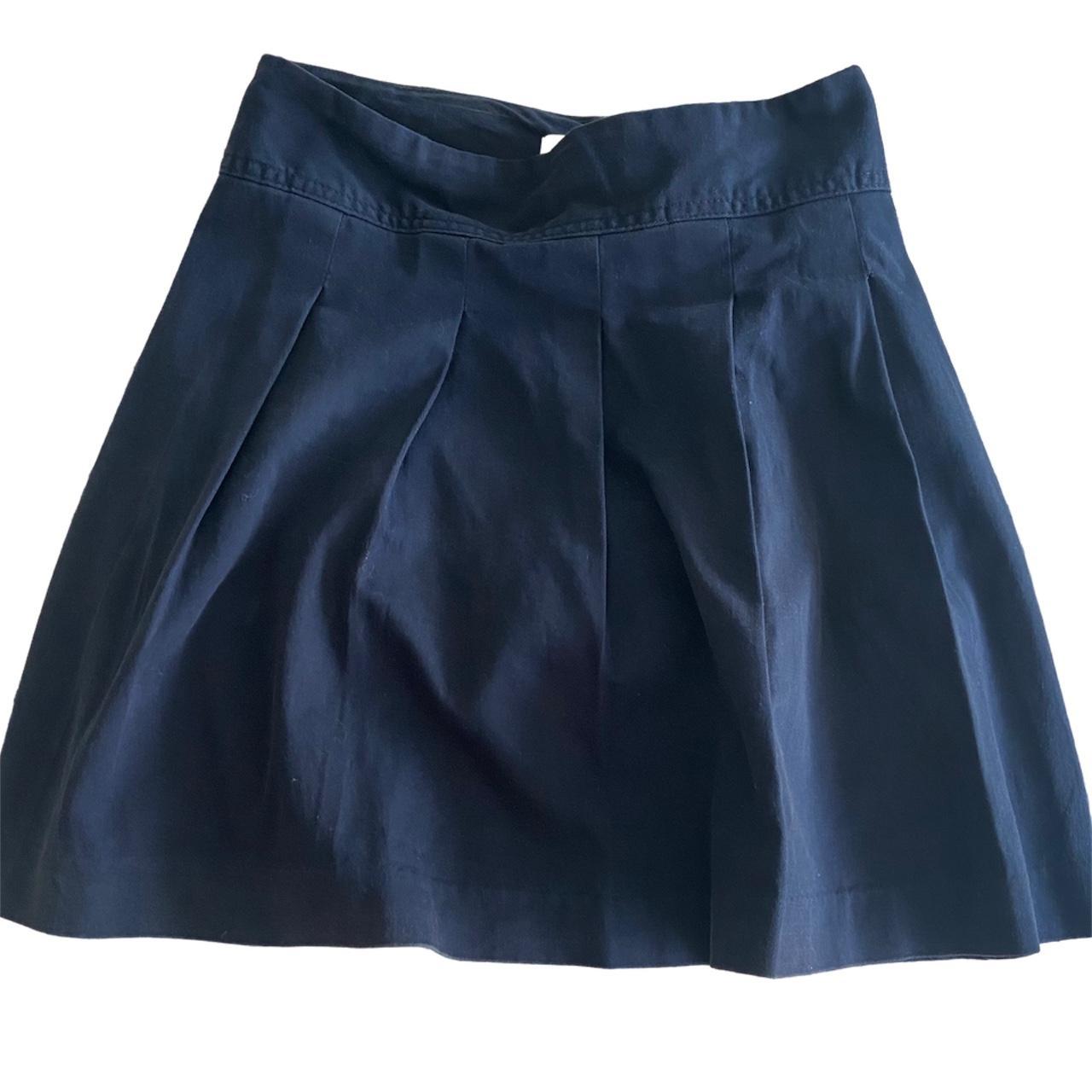 navy blue pleated skirt! fits an adult xs, used