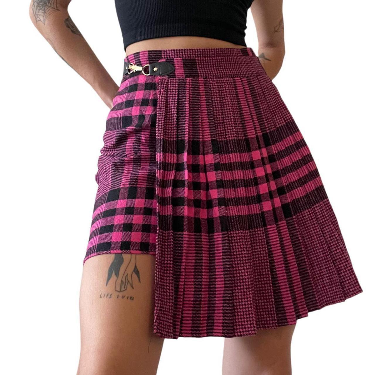 Plaid schoolgirl pleated skirt 90s 2000s y2k fairy