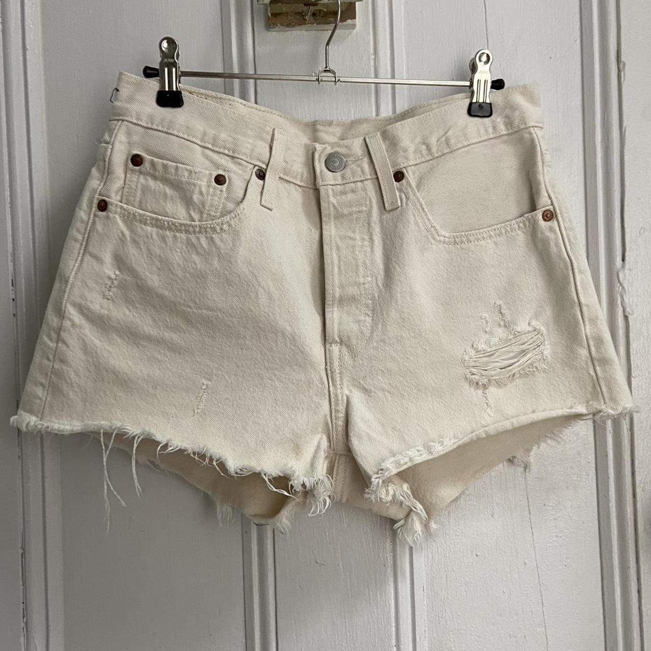 Levi S Women S White Shorts Depop   P0 