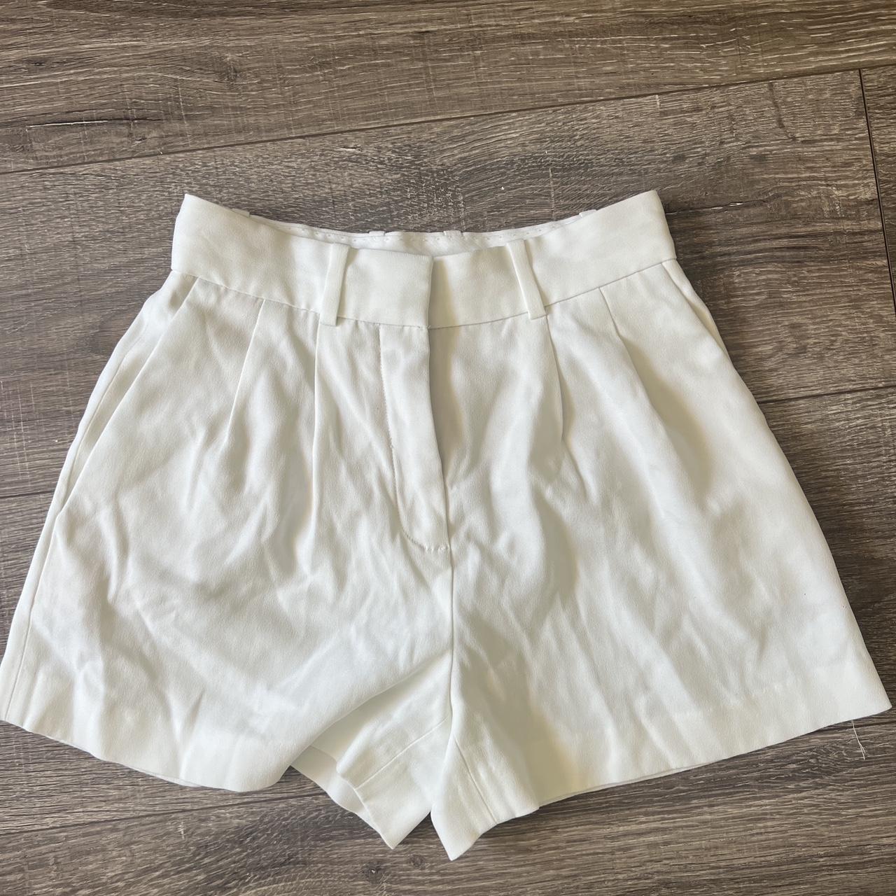 Aritzia Women's White Shorts | Depop