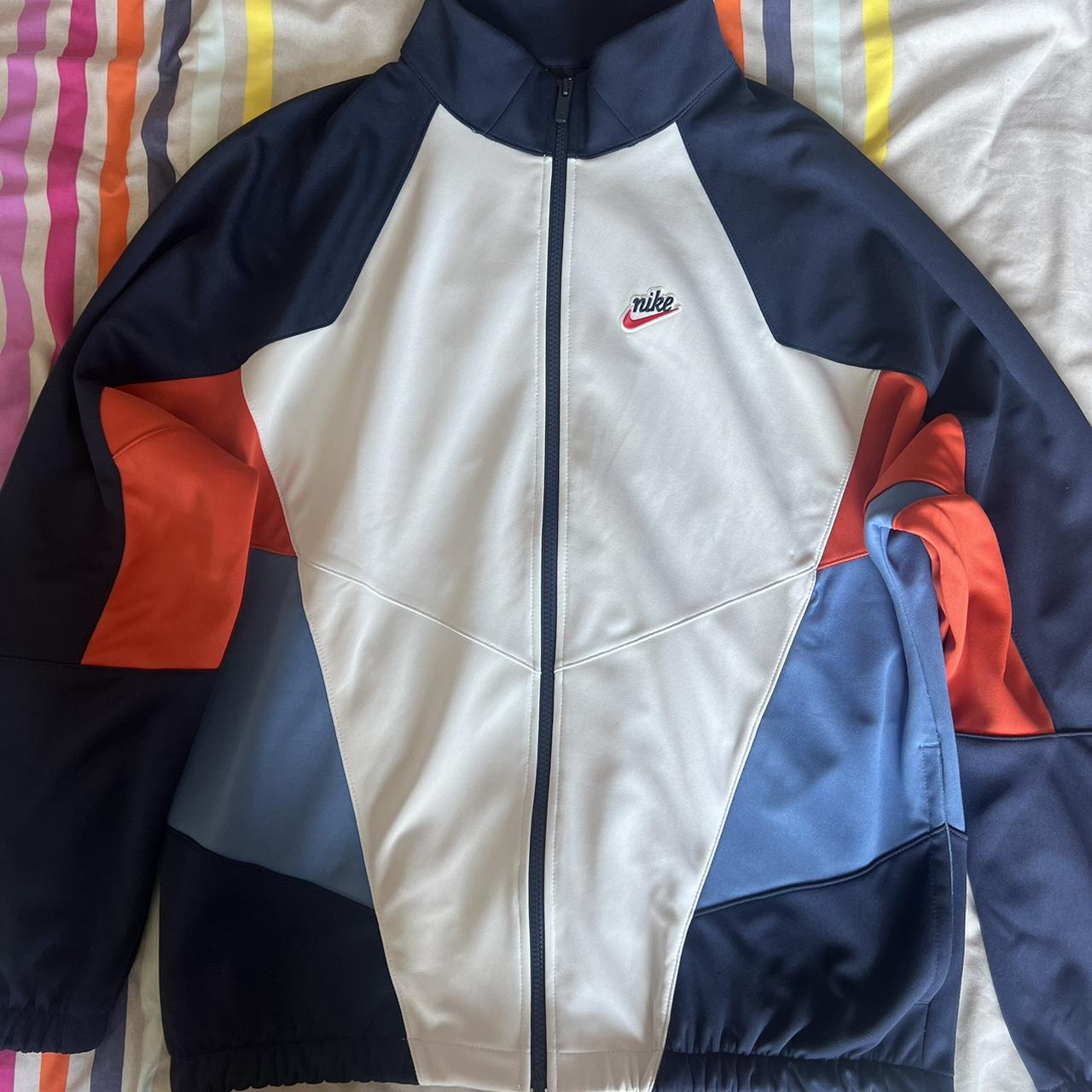 nike heritage essentials jacket