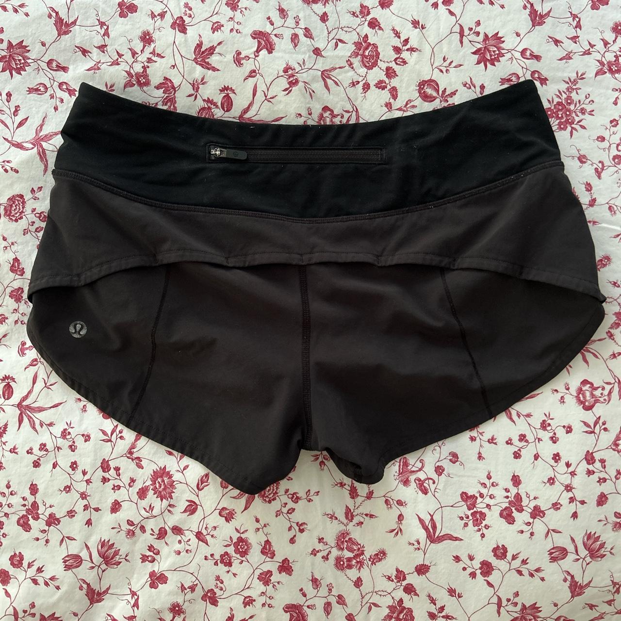 lululemon shorts size 4 absolutely love these but... Depop
