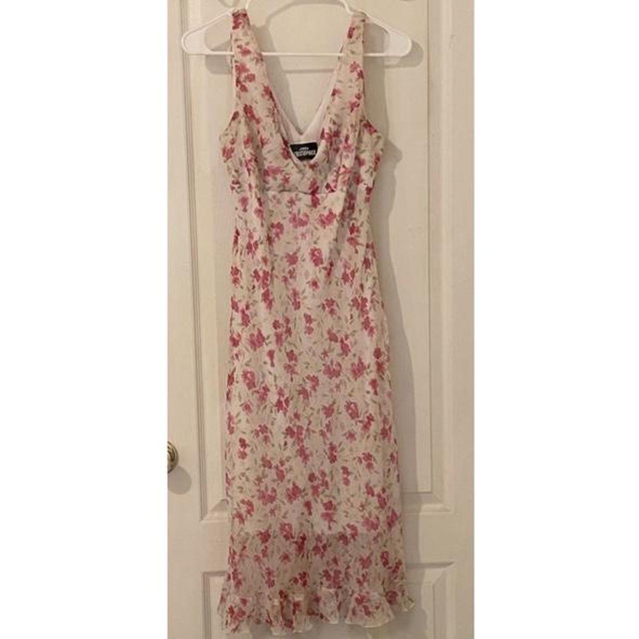 Vintage floral midi dress 🌸 Ruffled at hem Tag says... - Depop