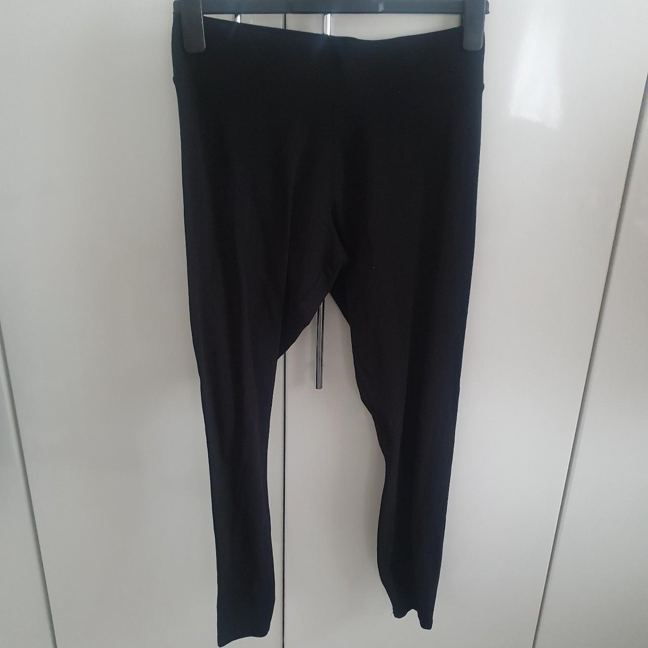 Plain black leggings size large - Depop