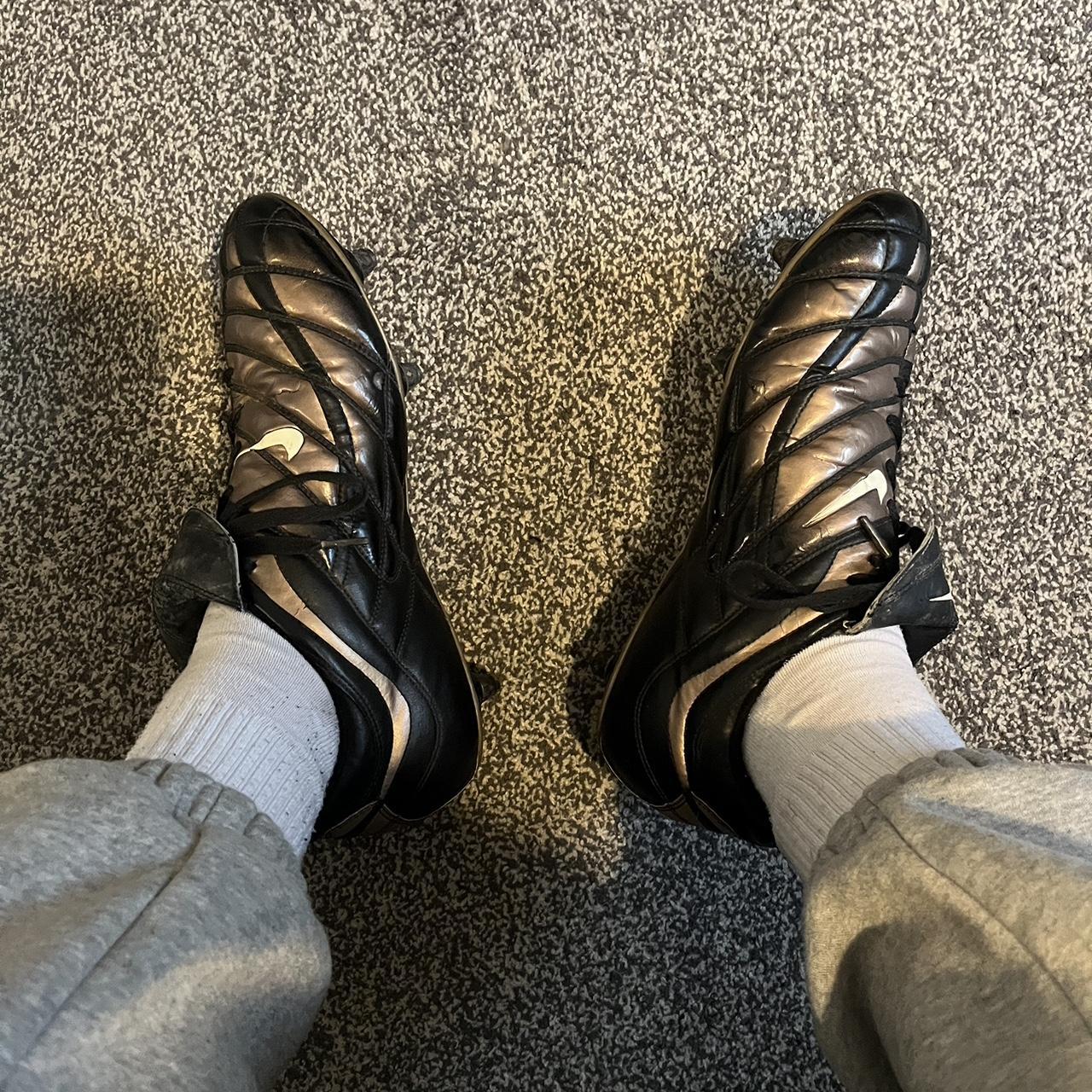 t90s shoes