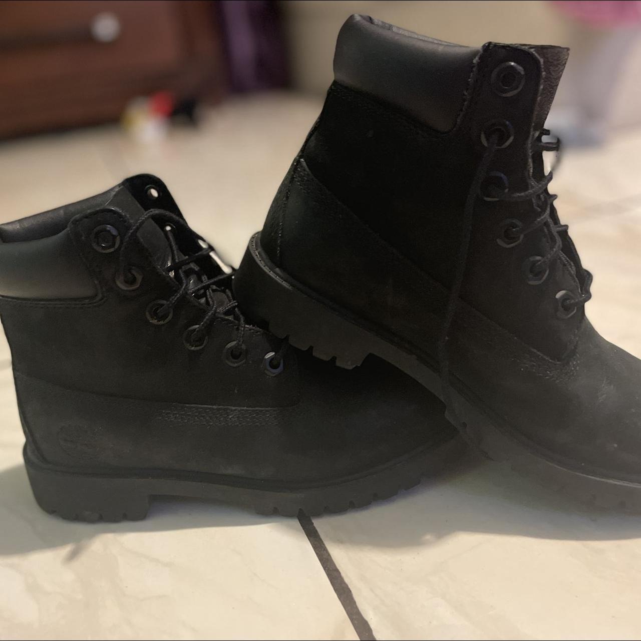 Black timberland best sale boots size 4