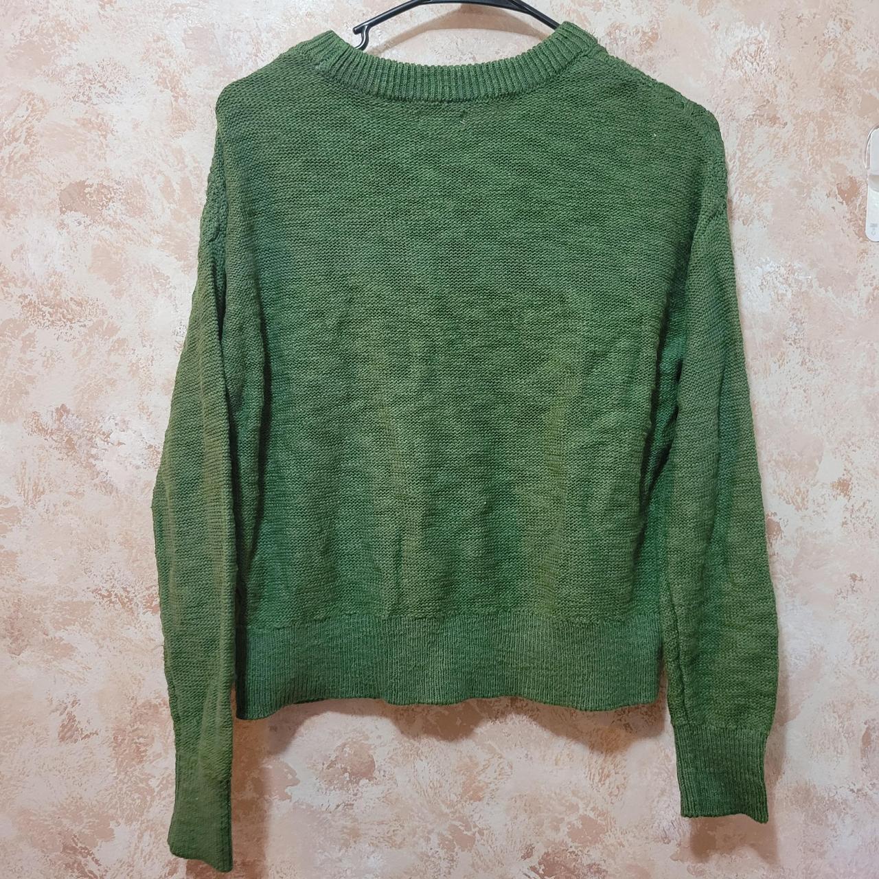 Forest green sweater Labeled an xsmall would fit... - Depop