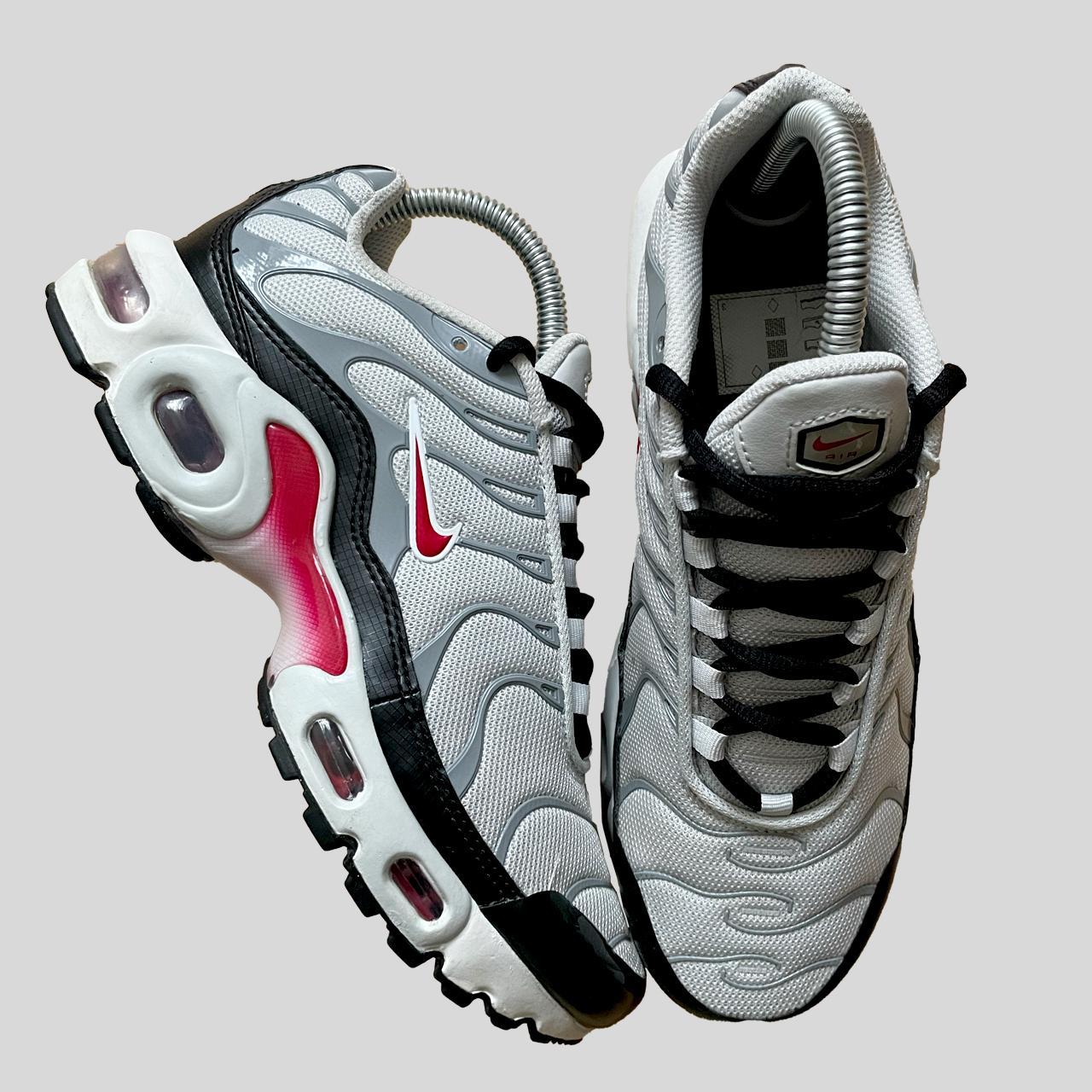 Nike tn hotsell grey red