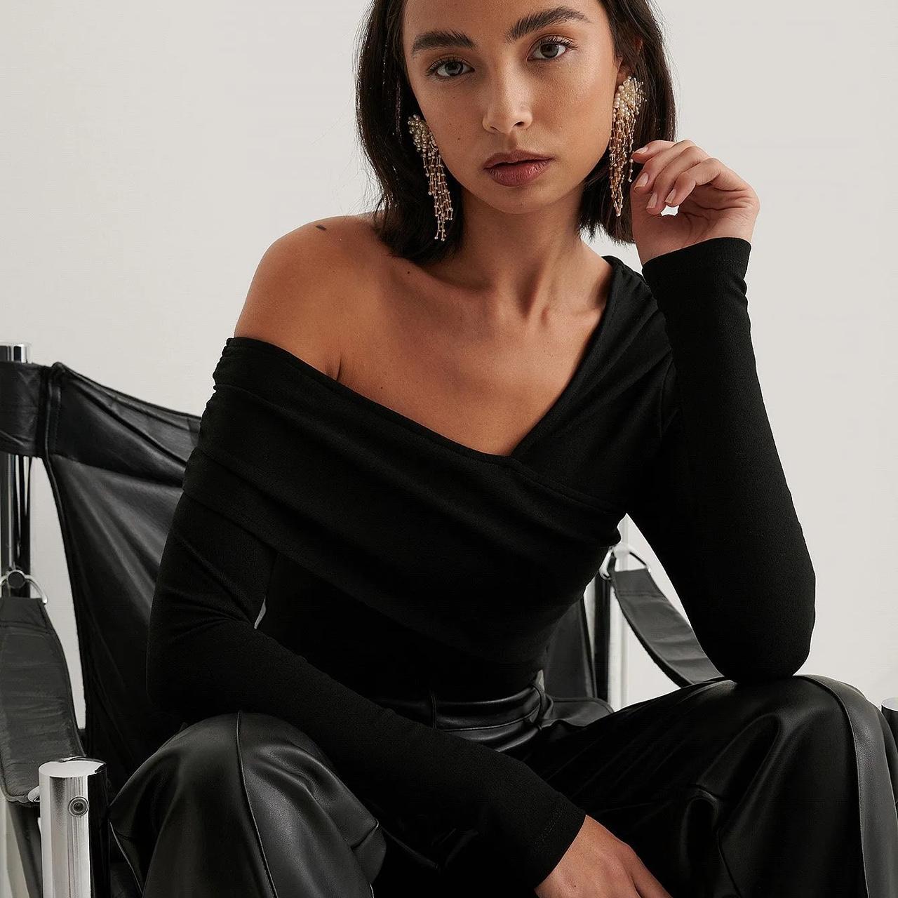 NA-KD asymmetric shoulder detail top on size