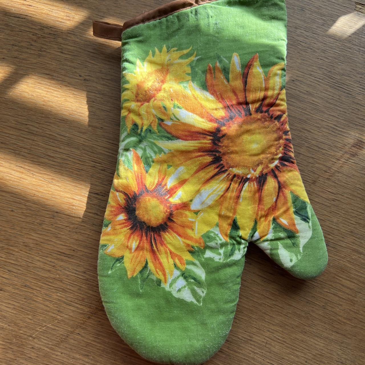 Deep Green Oven Mitts With Vibrant Flowers 