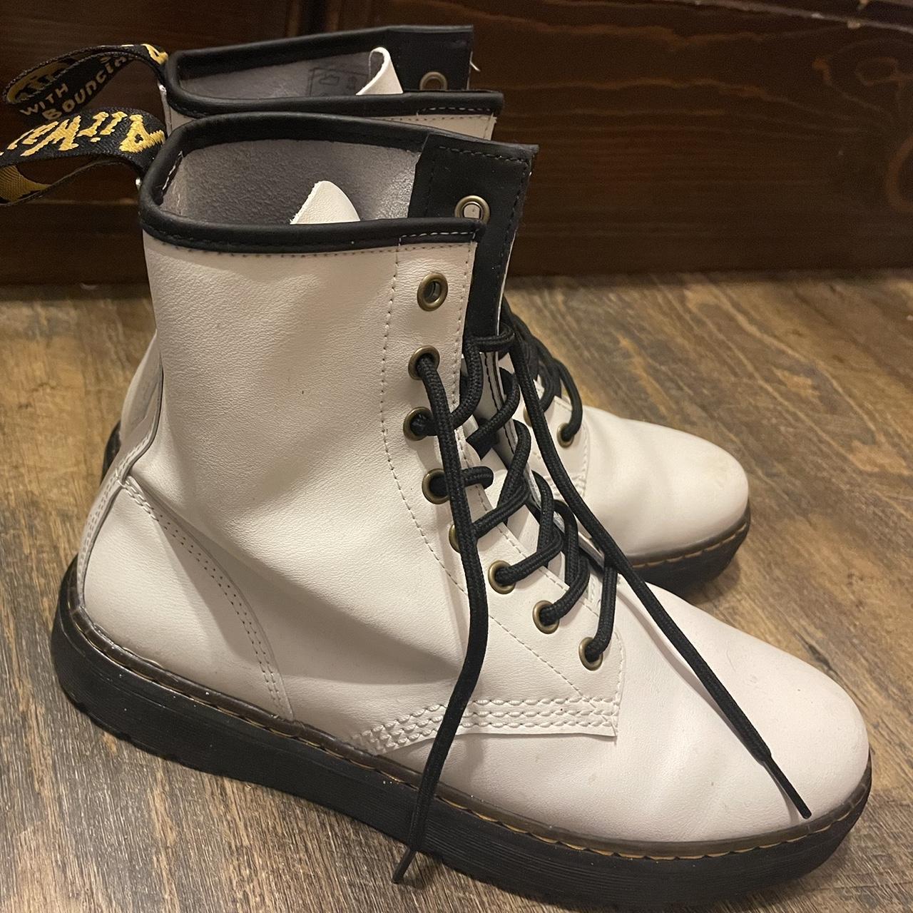styling white dr martens