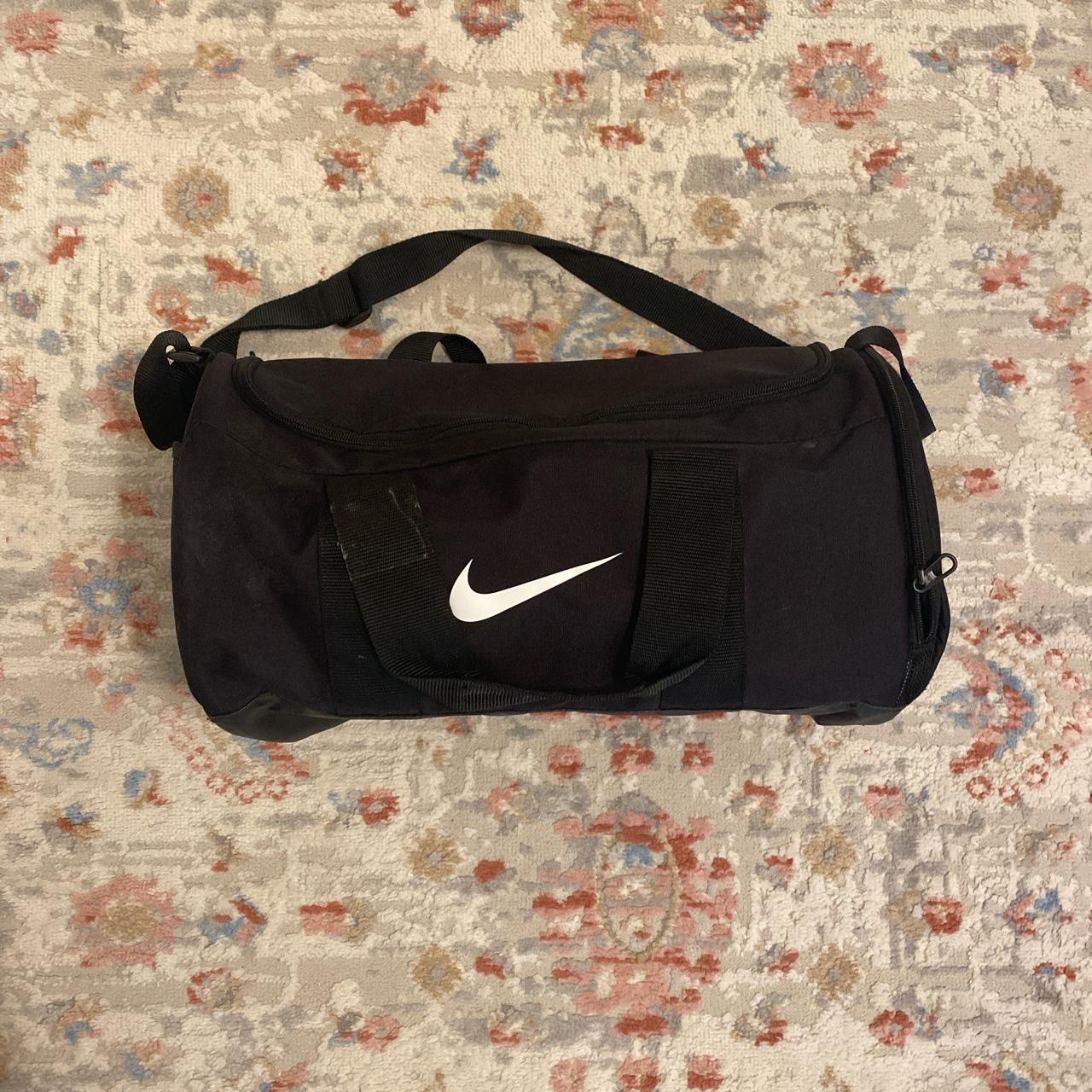 nike gym bag in pretty good condition just signs of... - Depop