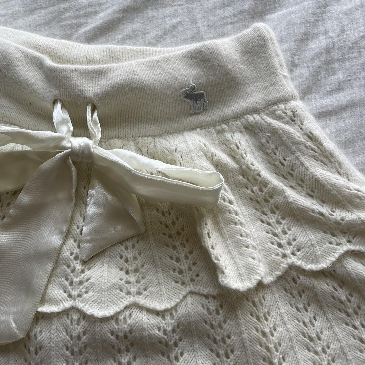 vintage abercrombie cream knit skirt this skirt is... - Depop