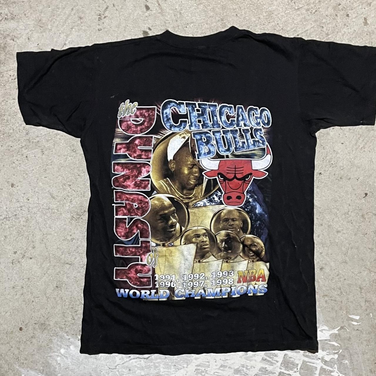 Vintage 1997 Chicago Bulls 5 Peat NBA Champs Graphic T-shirt
