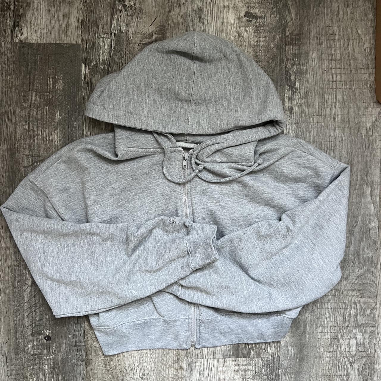 pull & bear cropped grey hoodie perfect condition  - Depop