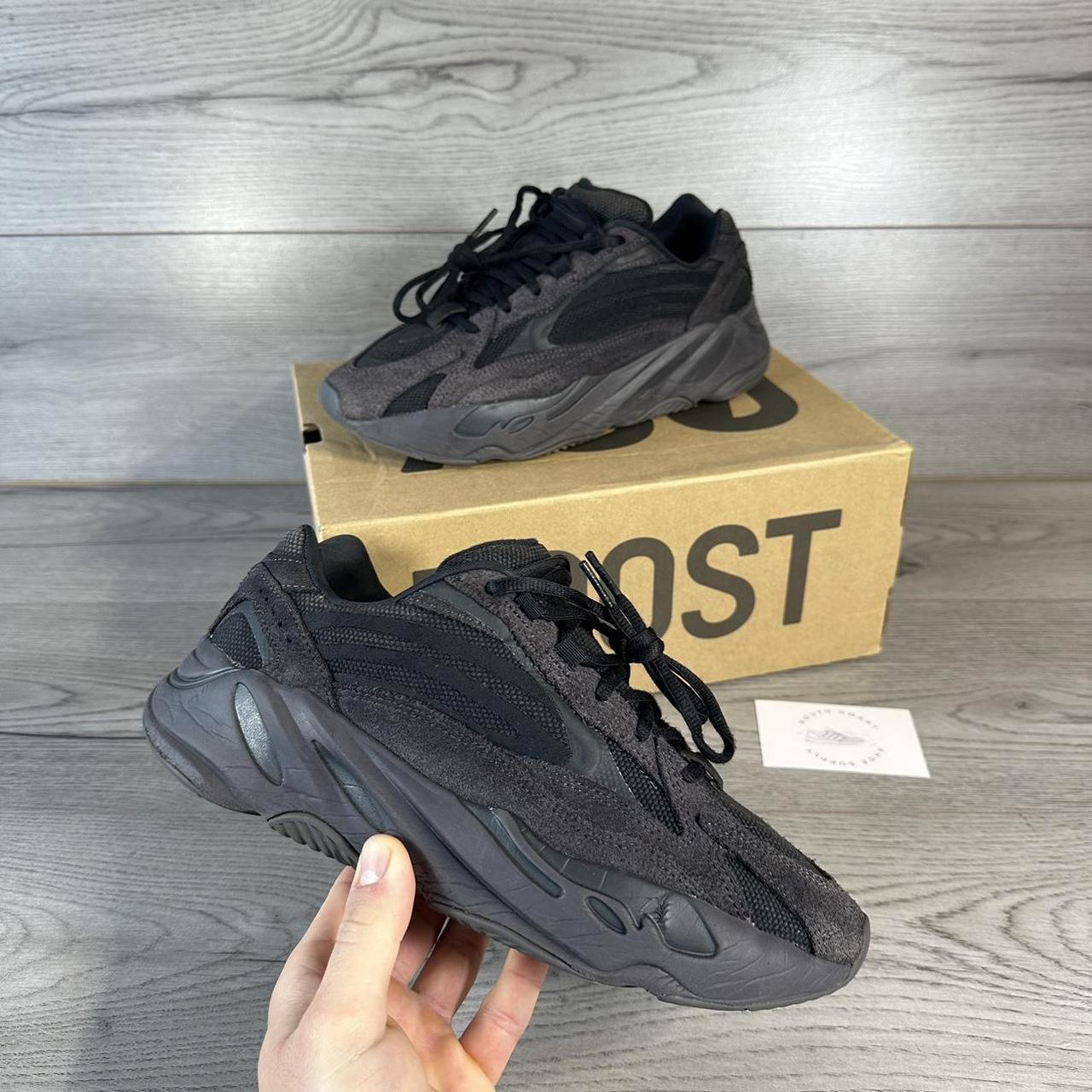 yeezy 700 black size 5