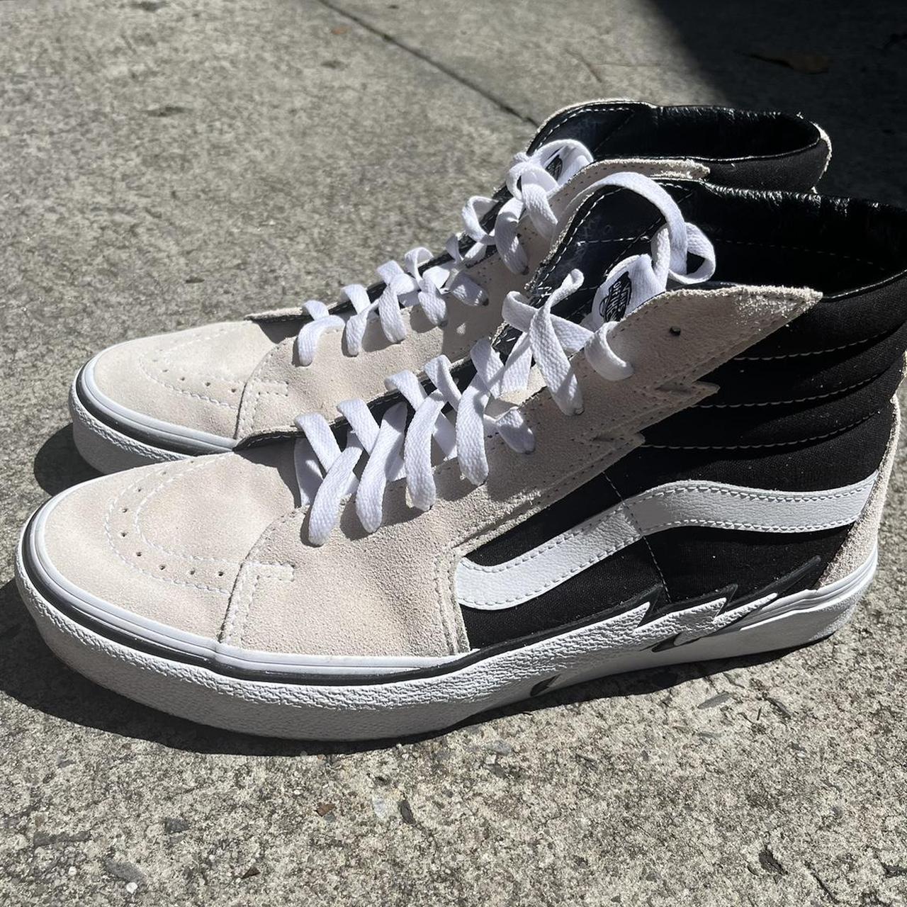 Black and white hotsell vans with lightning bolt