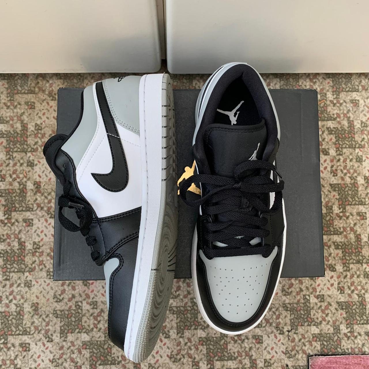 nike air jordan og se trainers in black