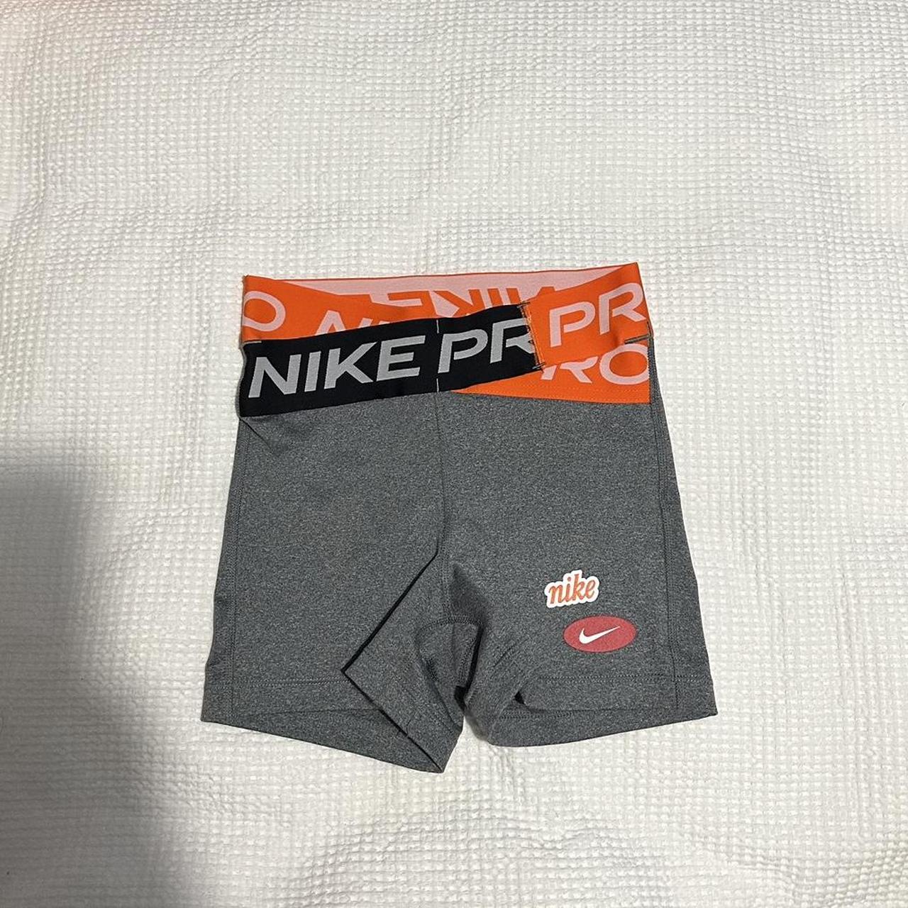 grå nike pro shorts