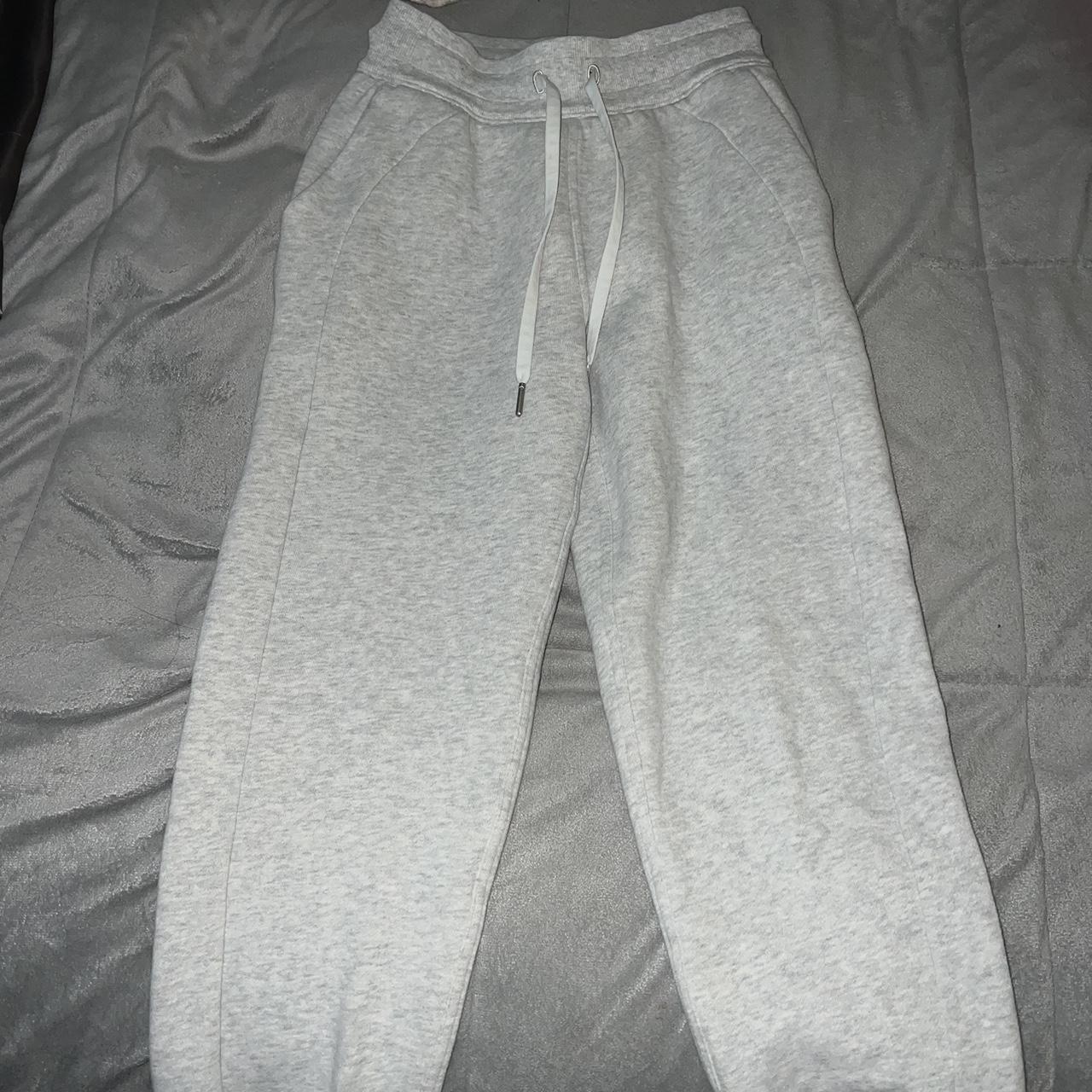 Size 2 Lulu lemon scuba sweatpants, these are very... Depop