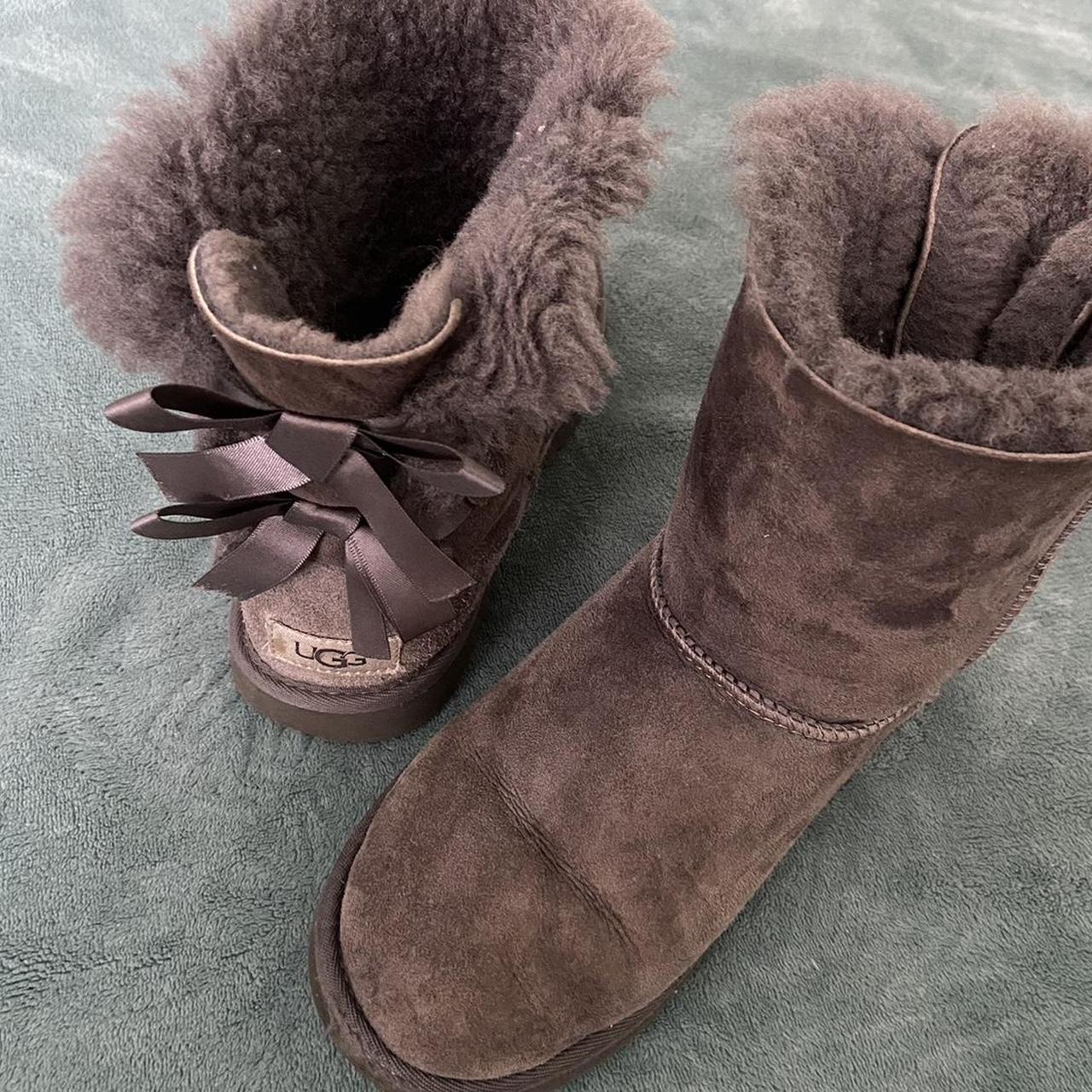 Ugg bailey bow deals grey size 8