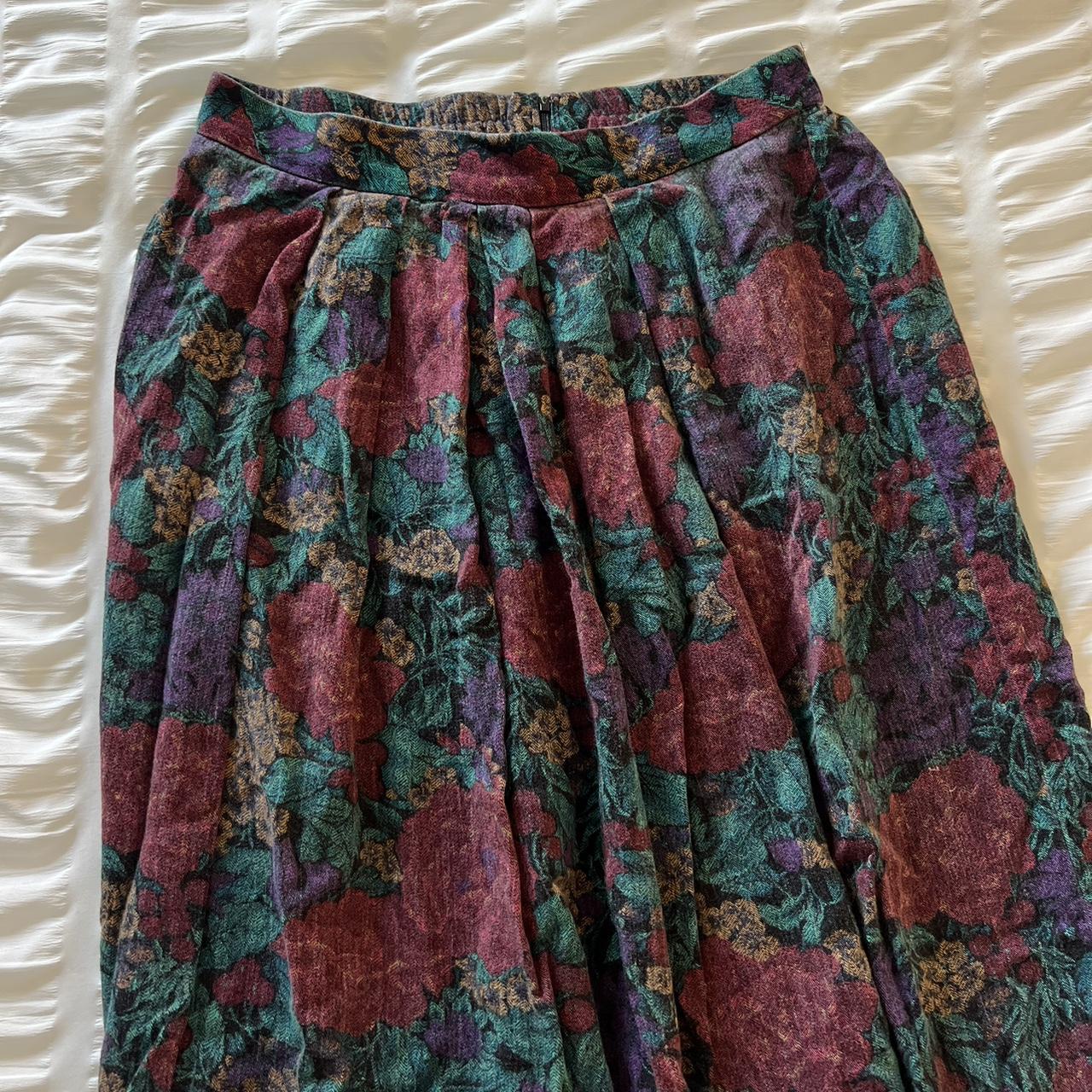 Vintage Floral Print Skirt! So so cute and perfect... - Depop