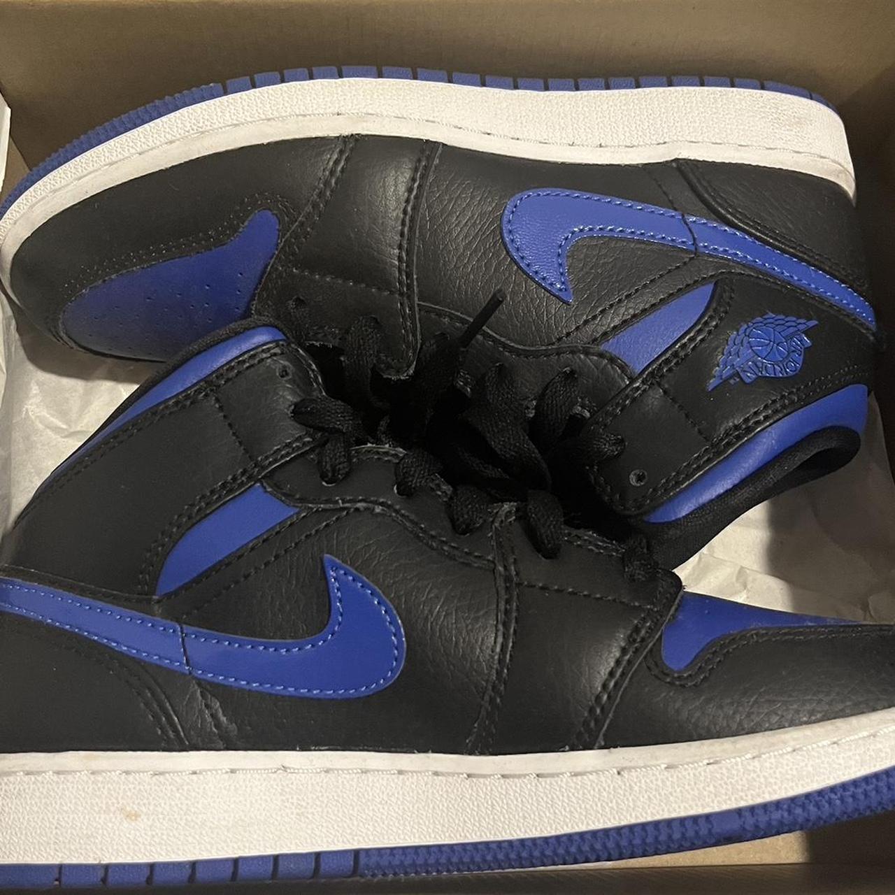 dark blue air jordan 1s size 4 in youth - Depop