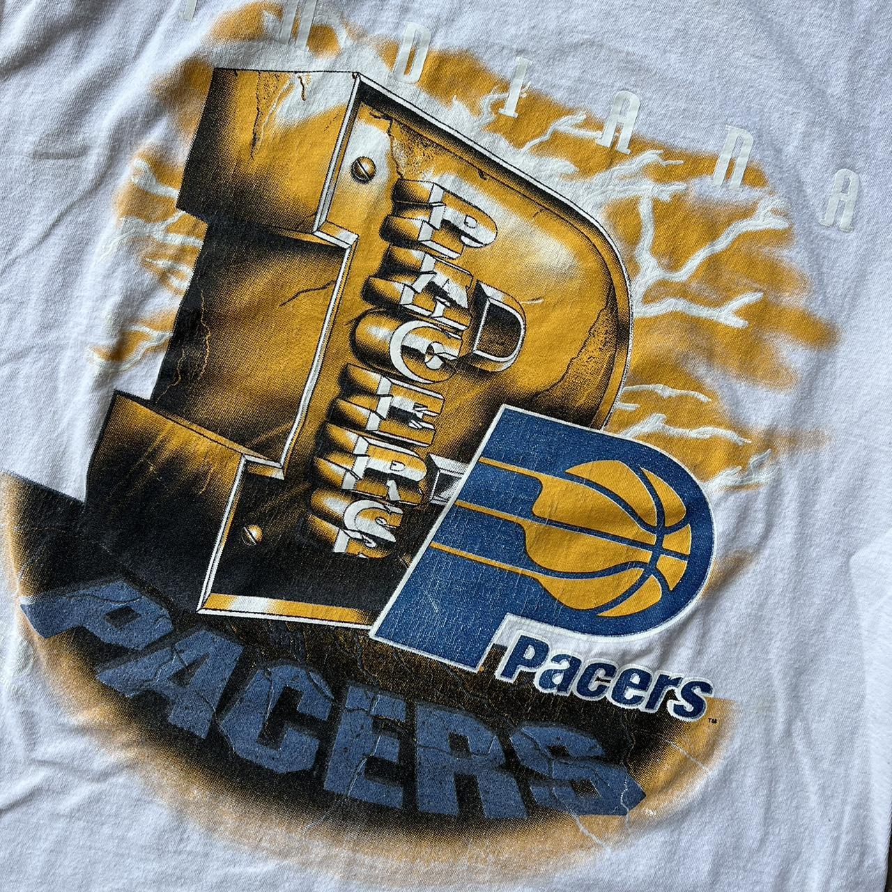 Vintage Destroyed Indiana Pacers T-Shirt (1990s) 