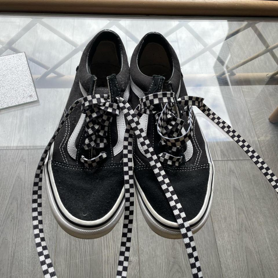 Vans old skool black hot sale with checkerboard laces sneakers