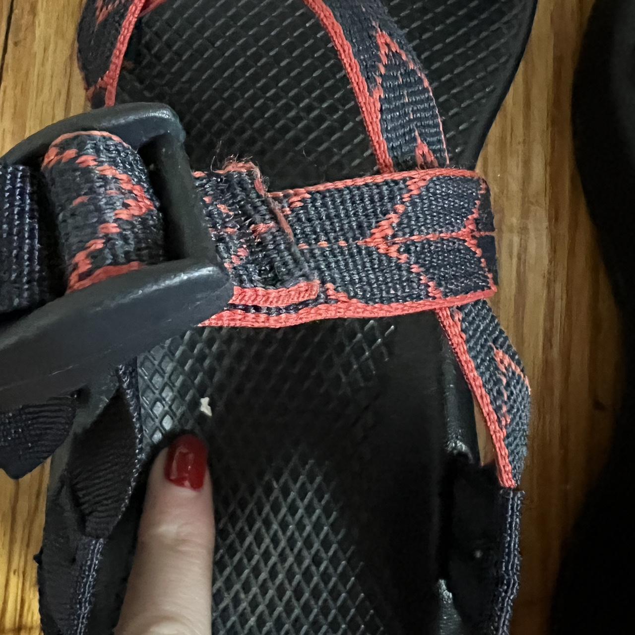 Loosen chacos with toe strap hot sale