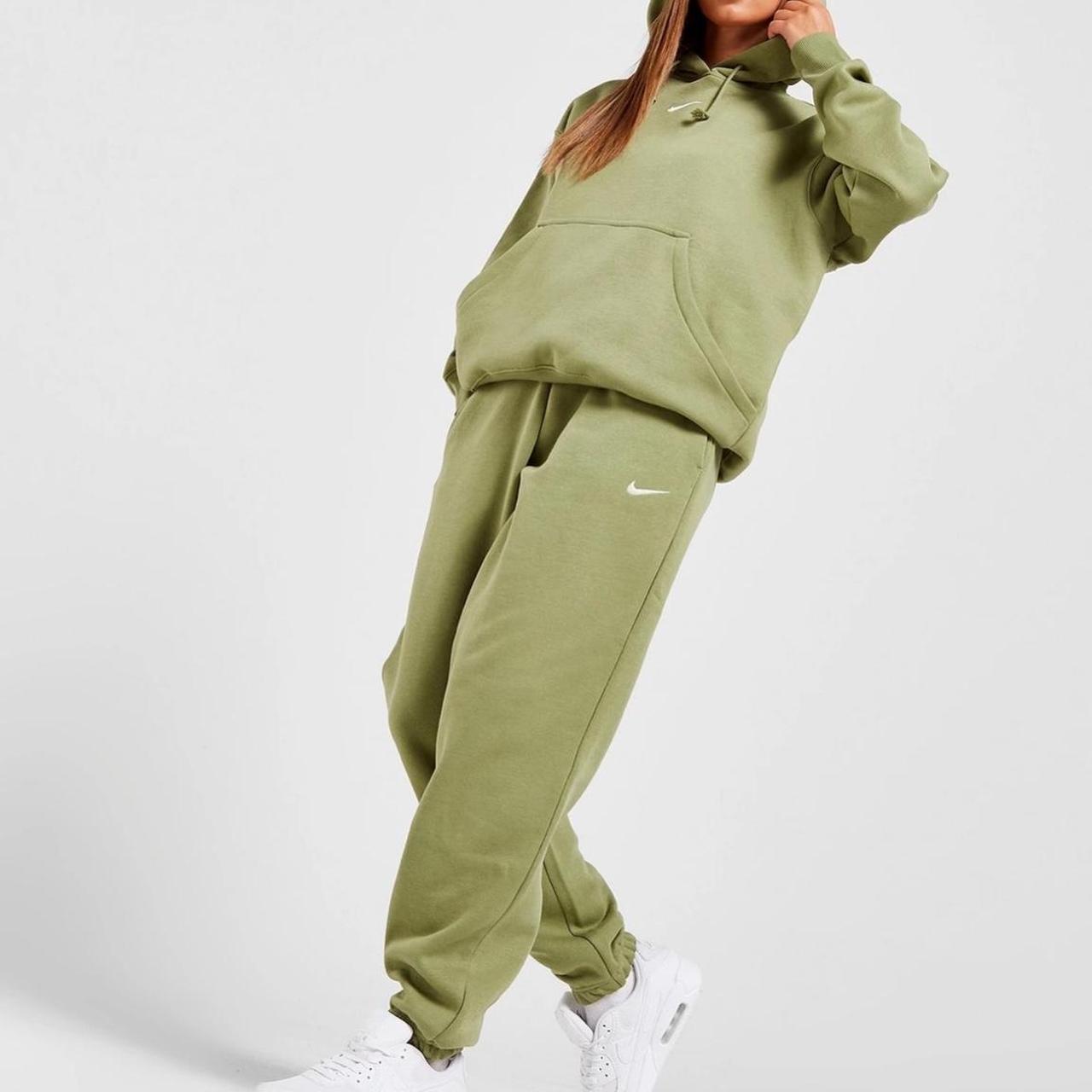 Nike green matching tracksuit set Super comfy and