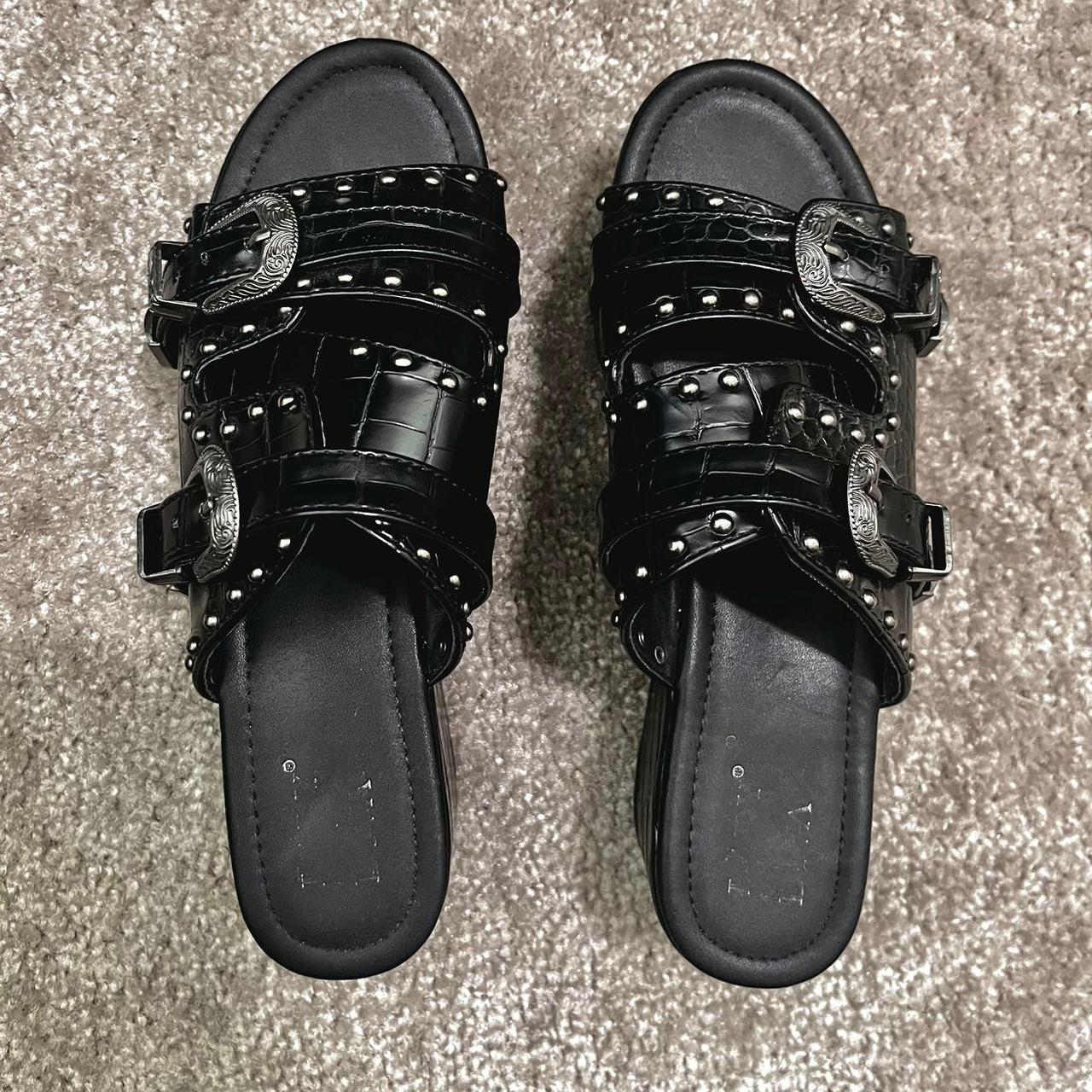 item listed by skinbluez