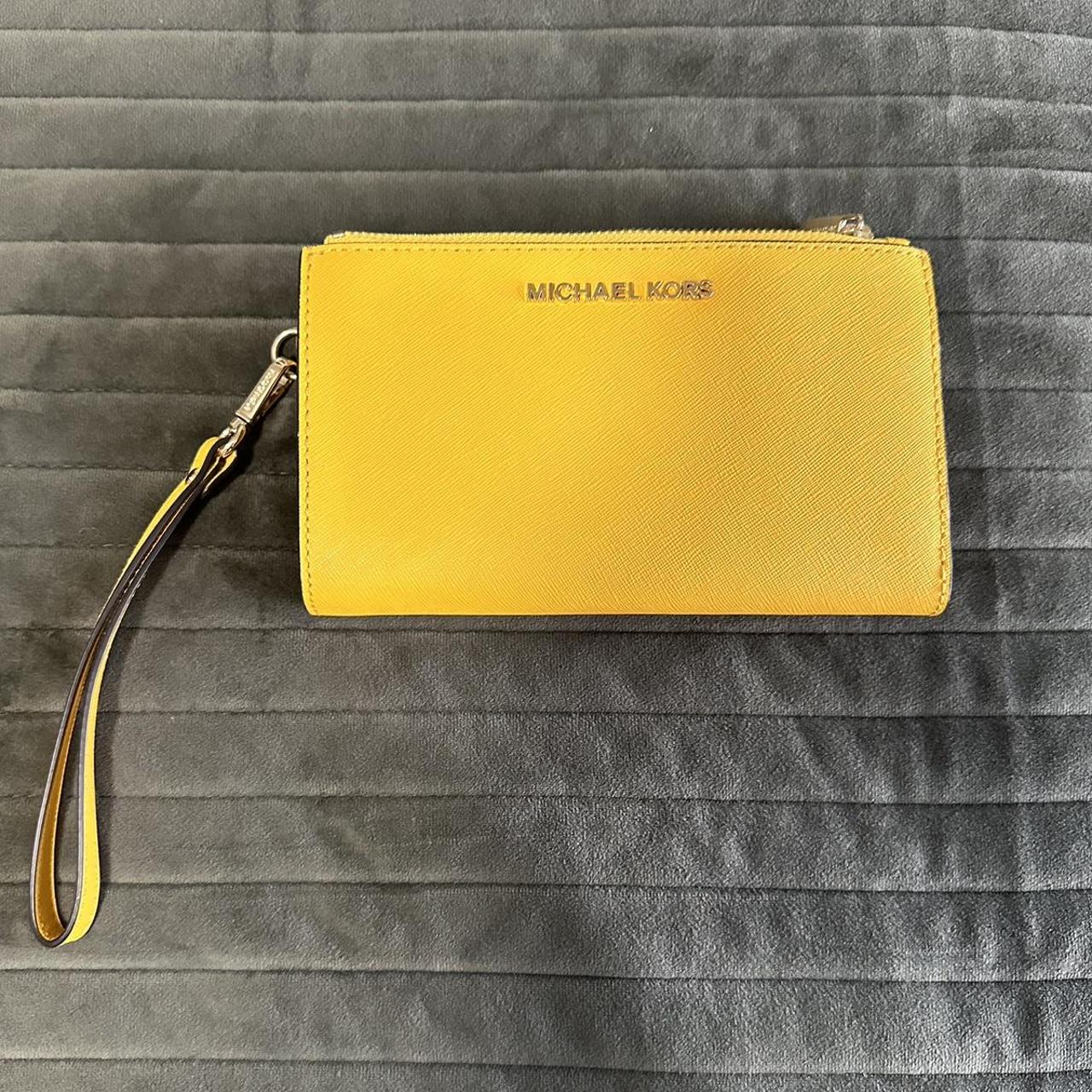 michael kors wallet yellow😳 very spacious Depop