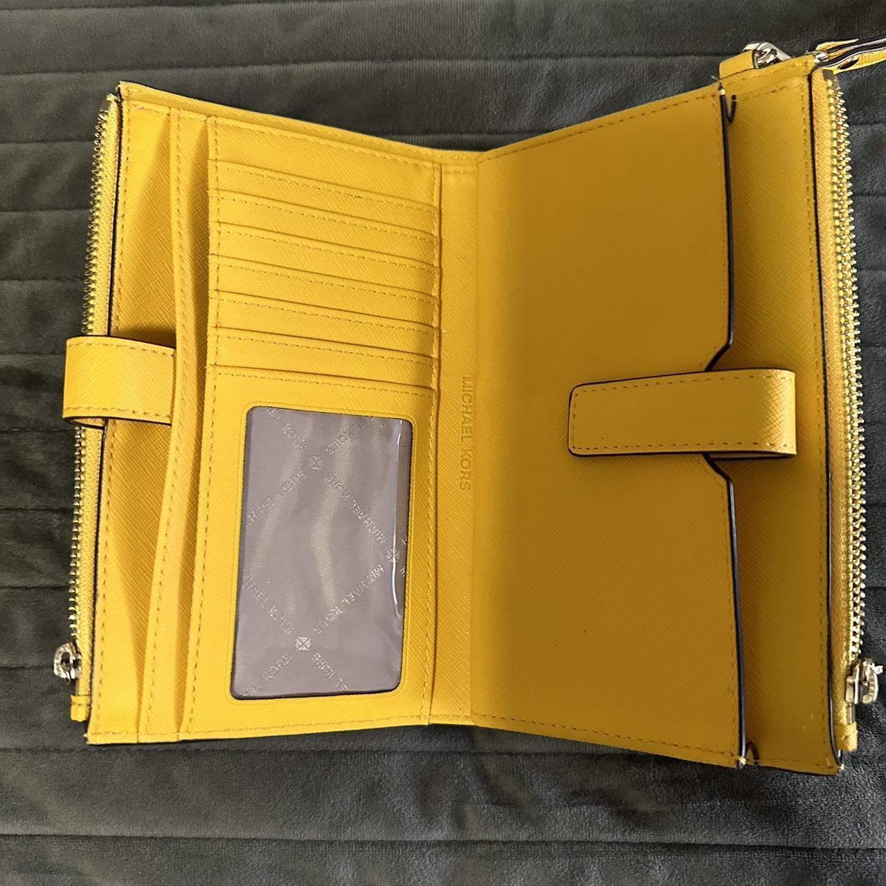 michael kors wallet yellow😳 very spacious Depop