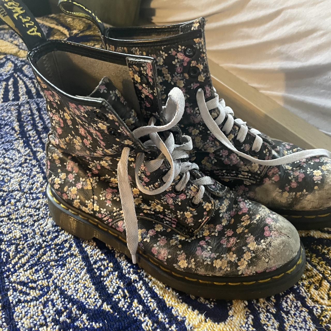 Flower Floral Dr. Martens size US 6 women s super