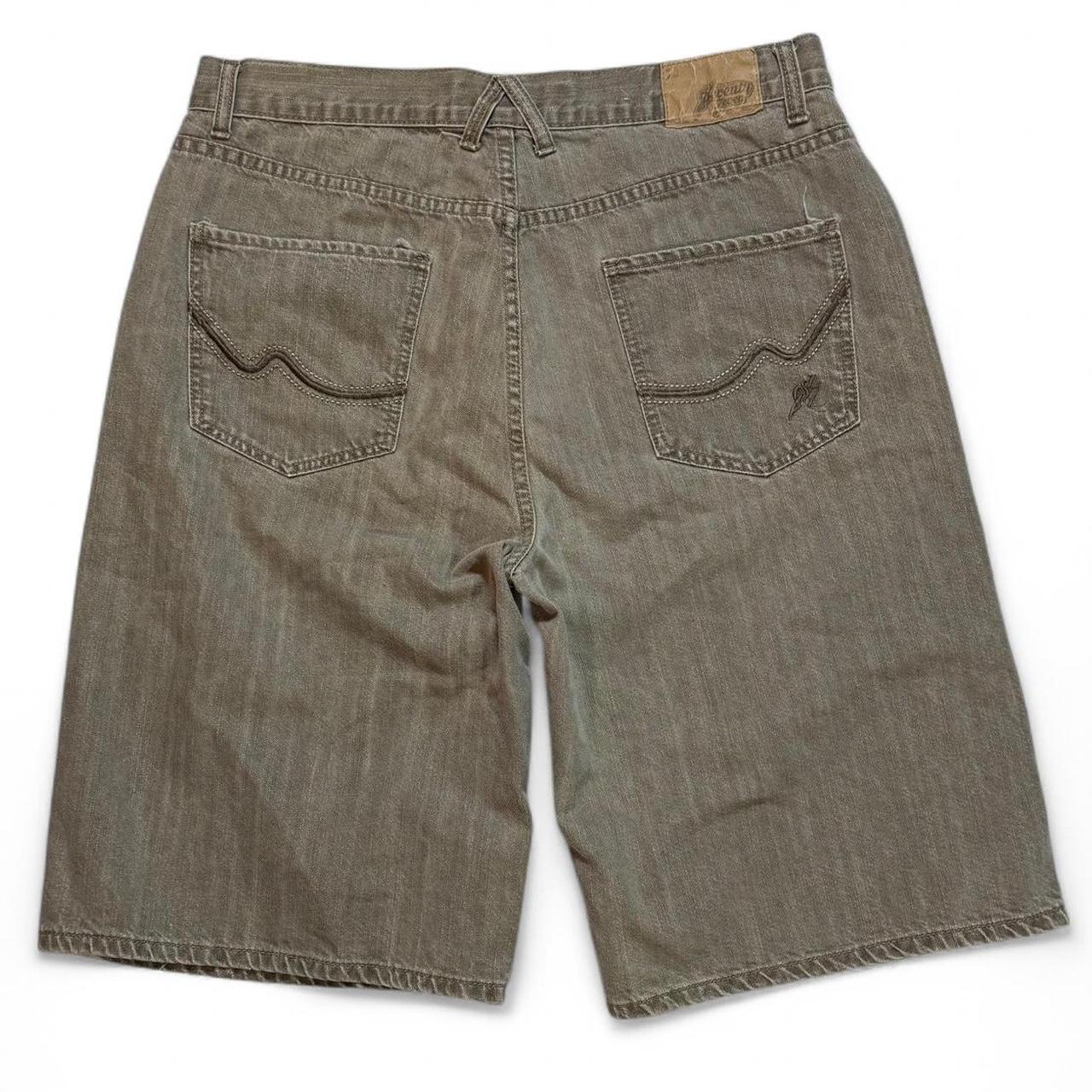 item listed by dames_dolla_thrift