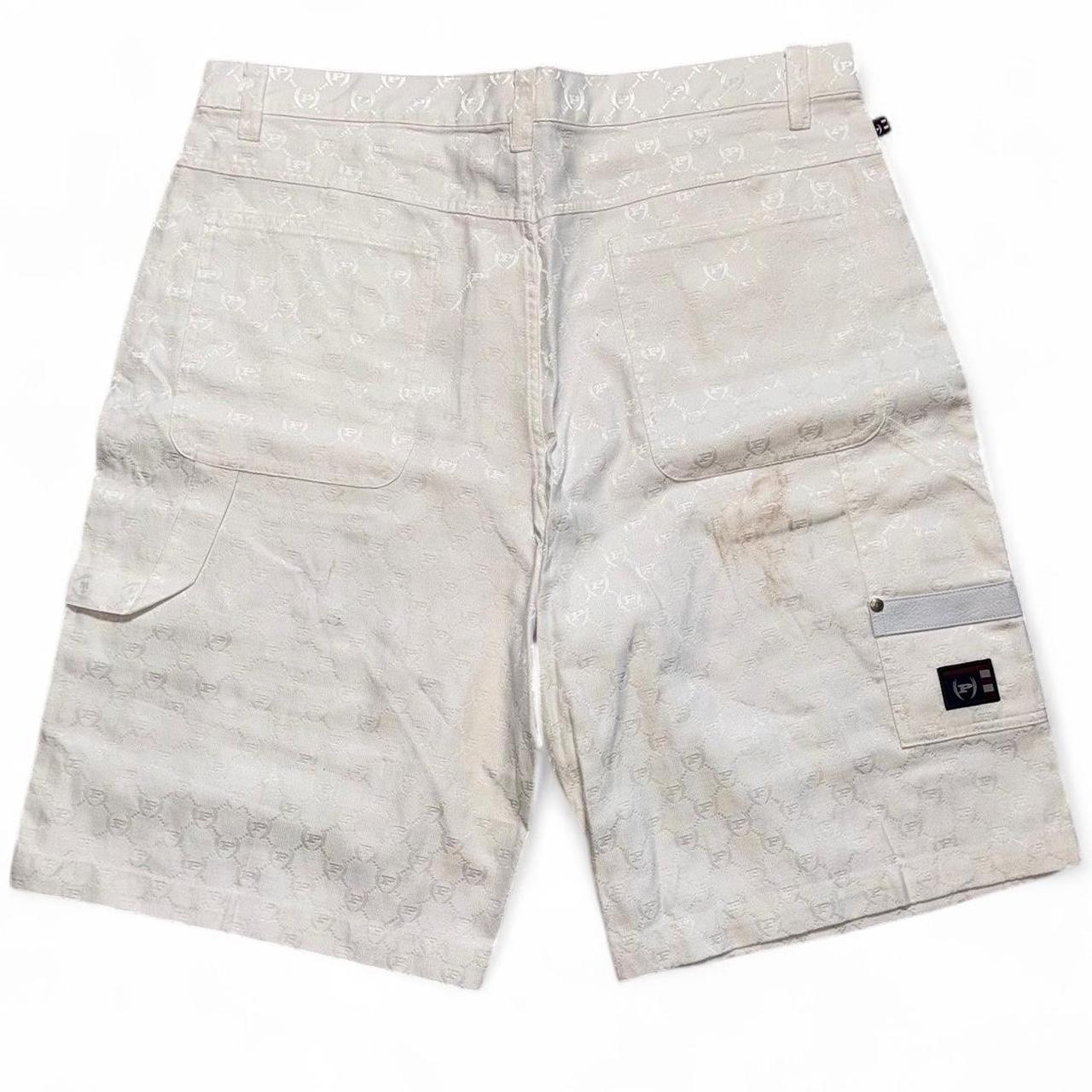 item listed by dames_dolla_thrift