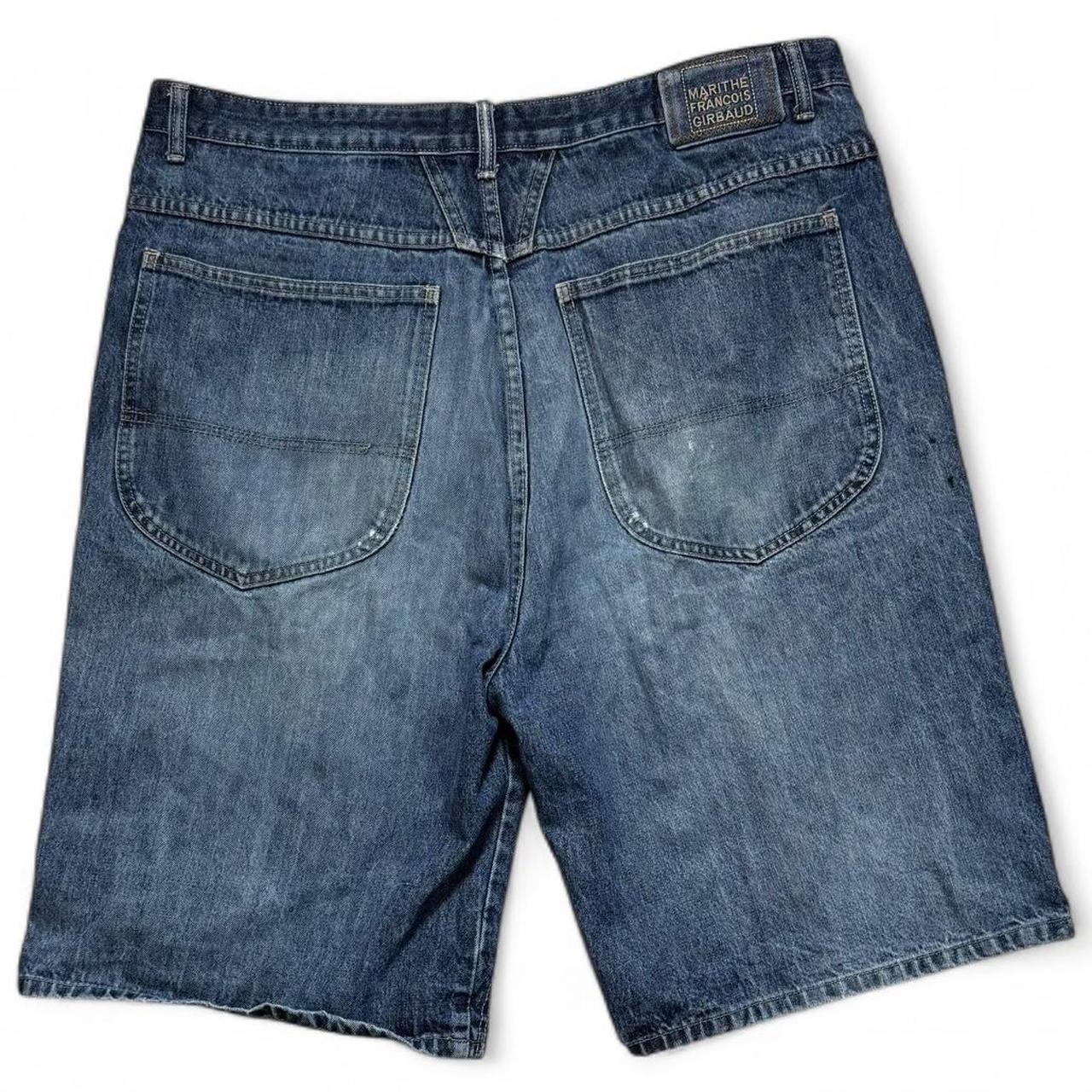 item listed by dames_dolla_thrift