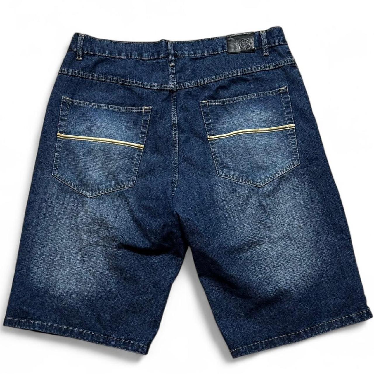 item listed by dames_dolla_thrift