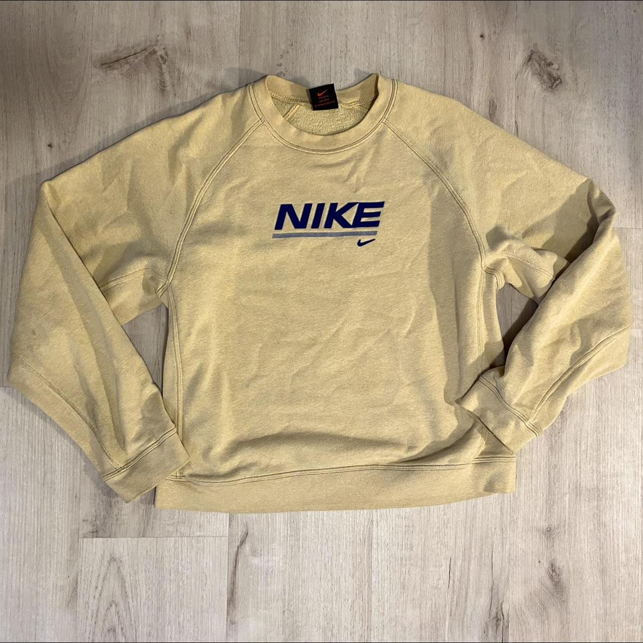 banda hecho carbohidrato 🍰 Vintage Nike Sweat-shirt 🍰 !!FITS LIKE A... - Depop