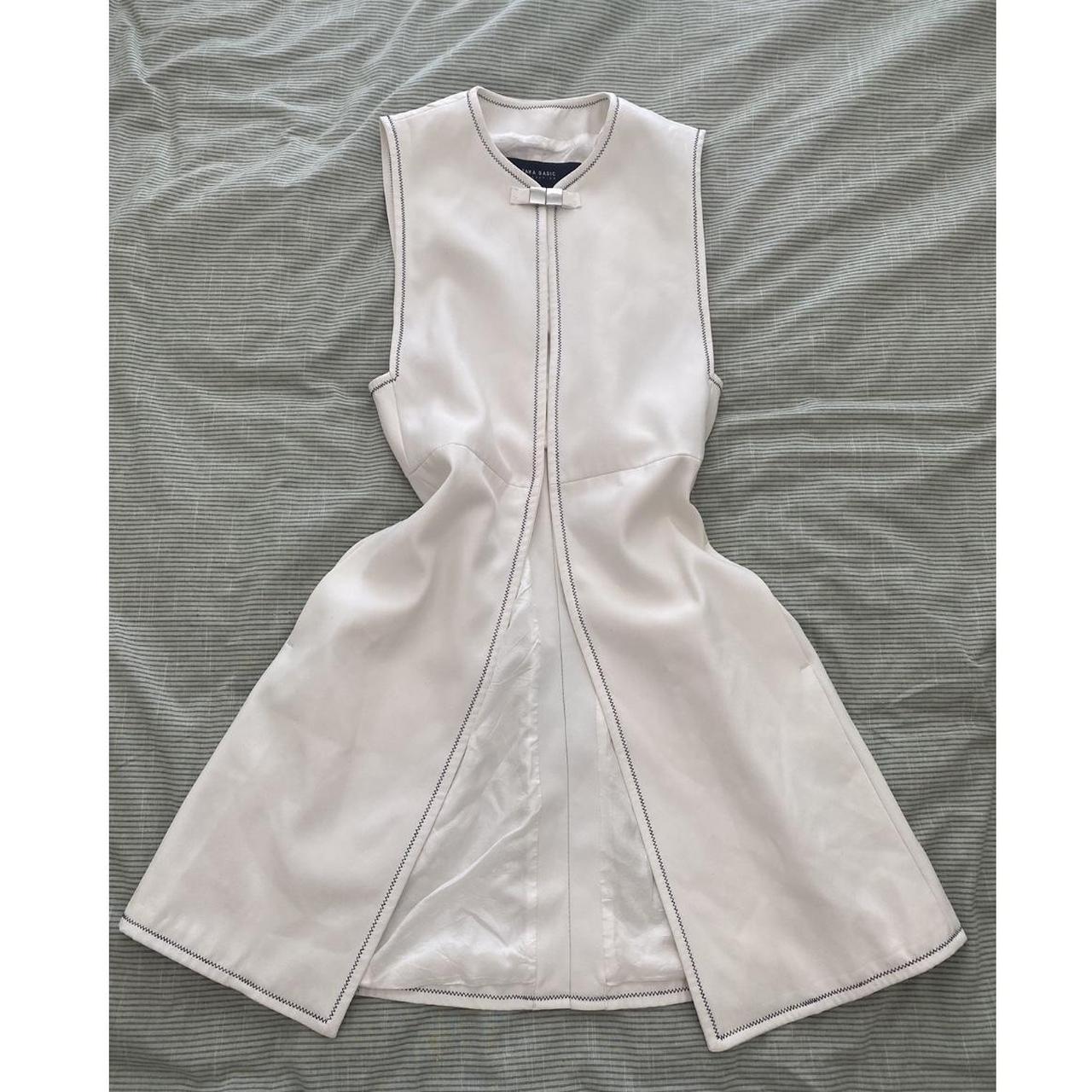 Zara Women's White and Black Gilet Depop