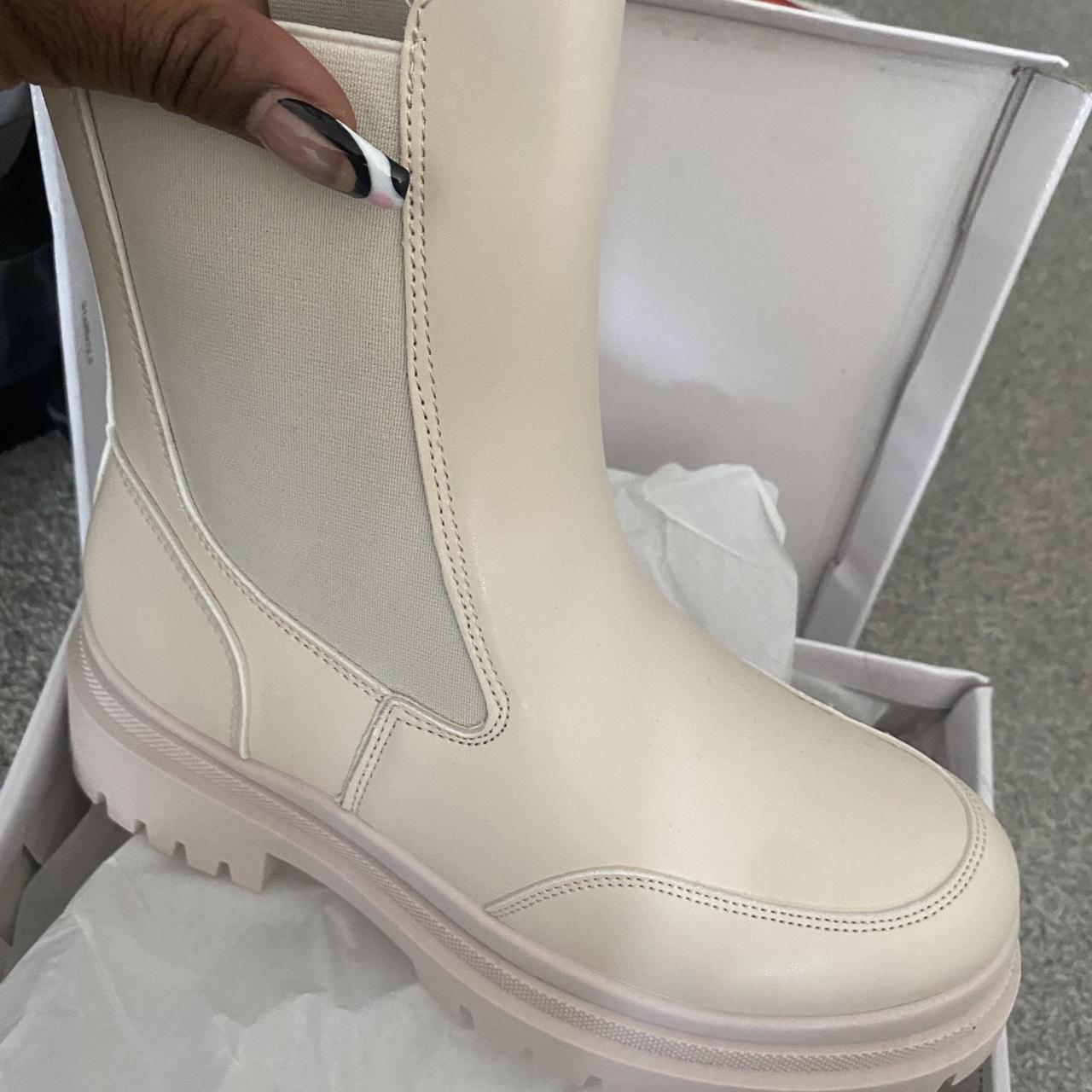 Boohoo Women's Cream and White Boots | Depop