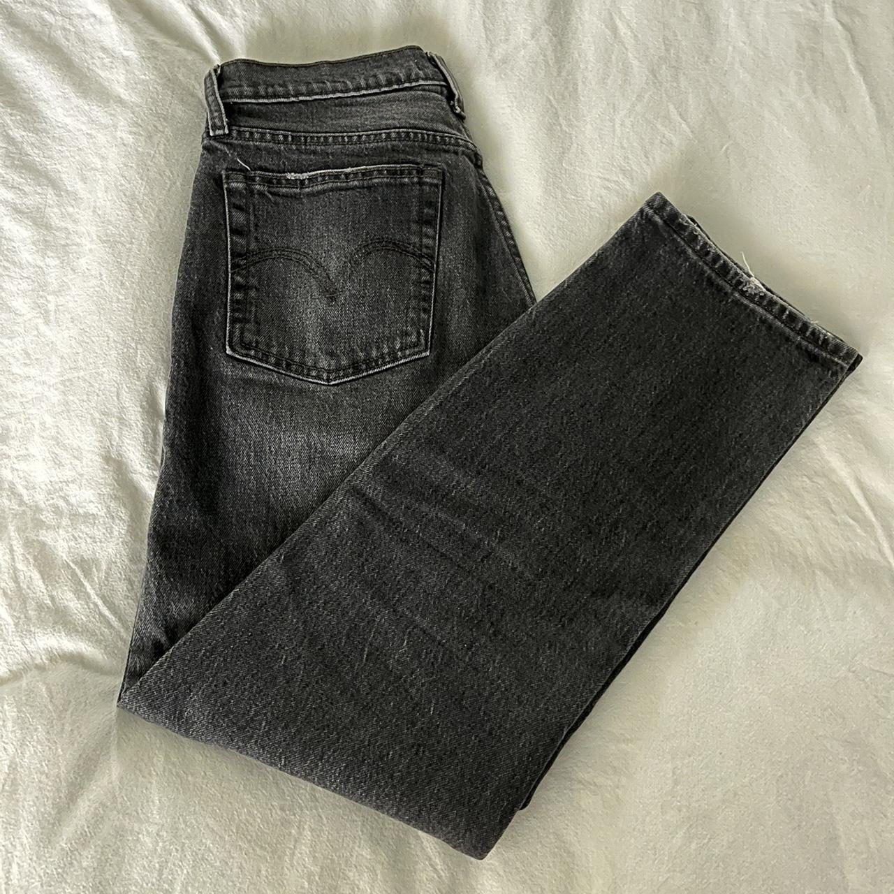 Wedgie Straight Black Levi Jeans >> Size: 25” >>... - Depop