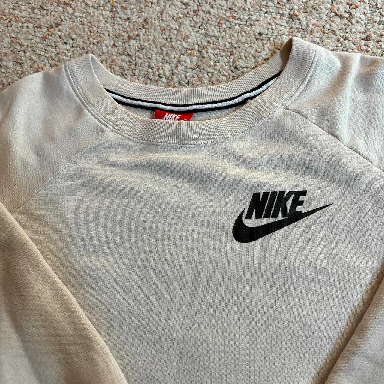 cream nike sweatshirt vintage
