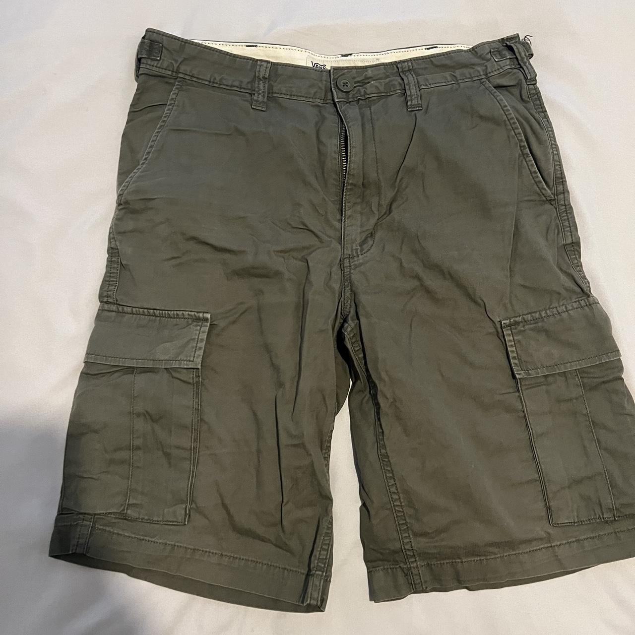 Mens vans cargo shorts 28’ Very good condition - Depop