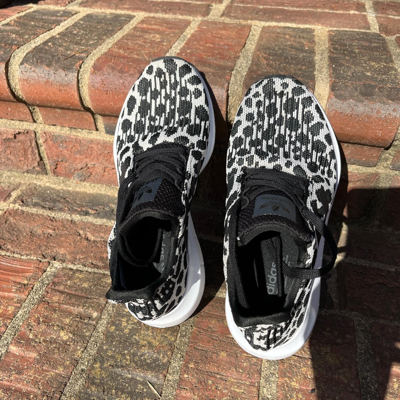 Adidas Women's Tan and Black Trainers (3)