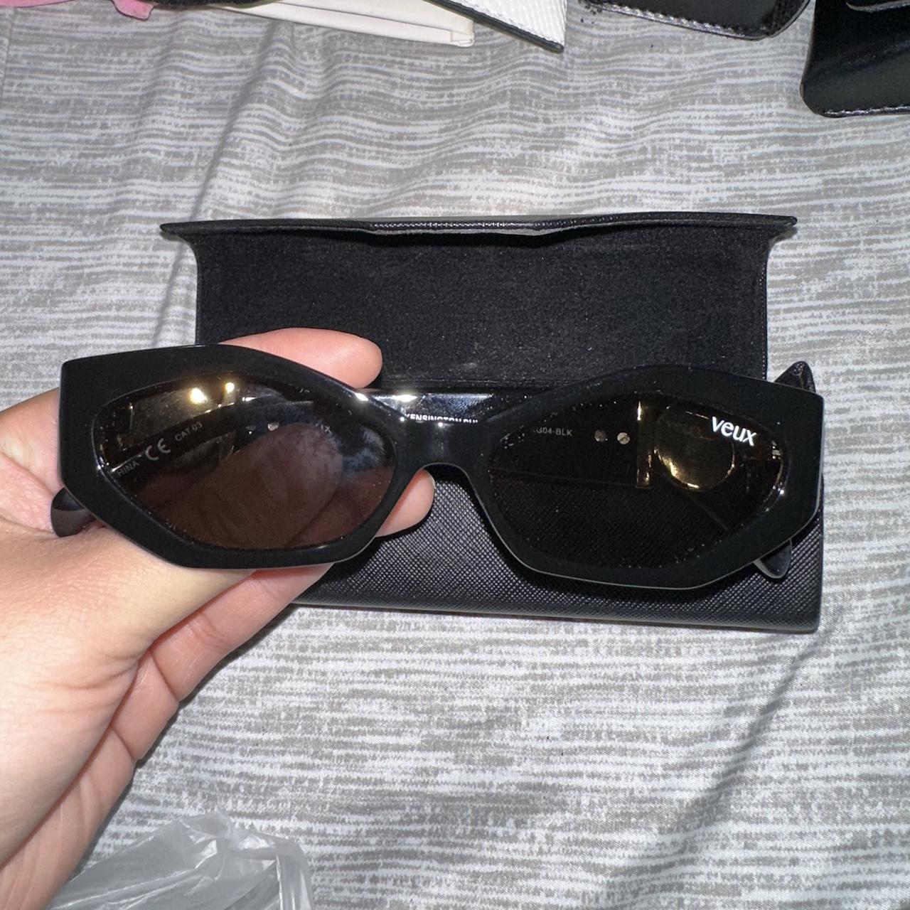 Veux sunglasses! Comes either box!,