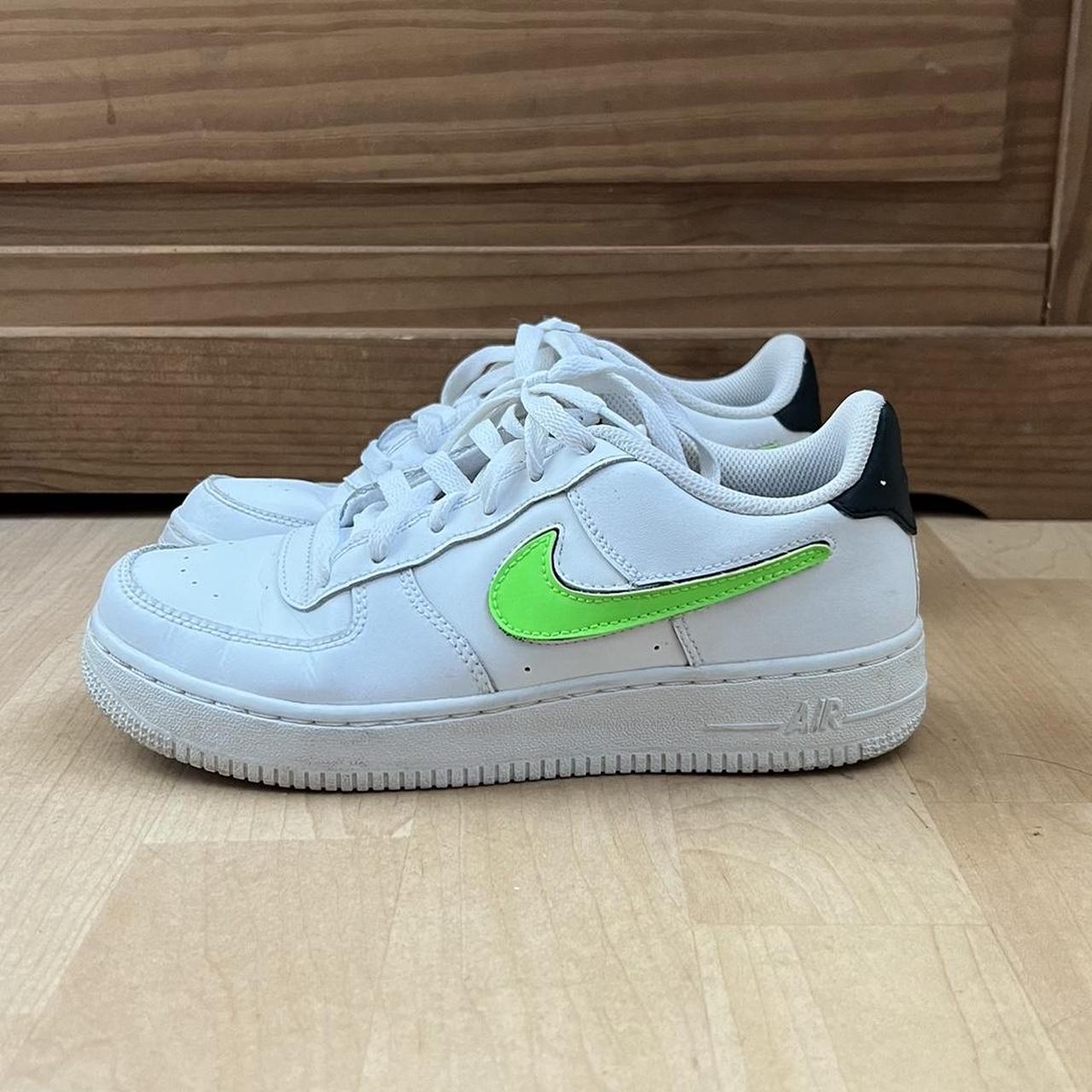 Nike air force 1 hotsell white/black/green strike velcro swoosh