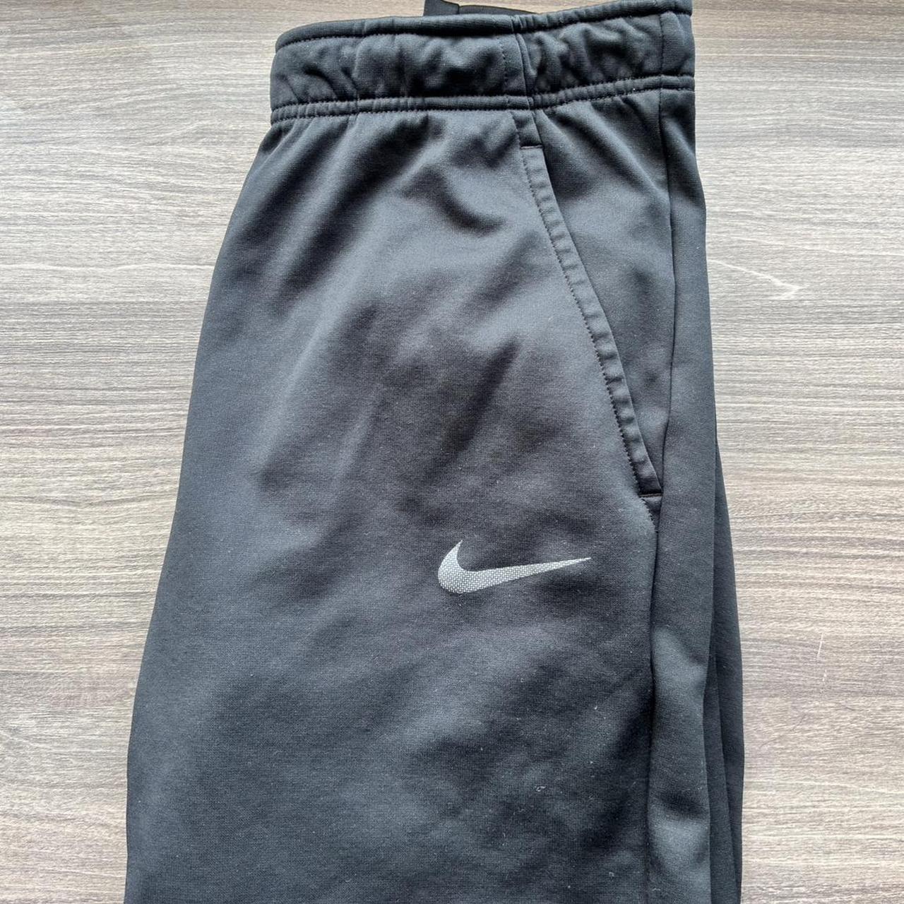 Nike Men's Sweatpants - Black - M – Grey Nike joggers with drawstring waist #greyjoggers