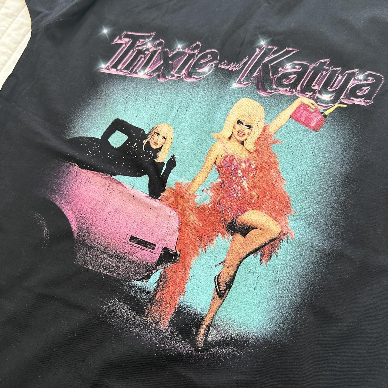 Trixie & Katya Aus/nz tour 2022 shirt Size S, brand... - Depop